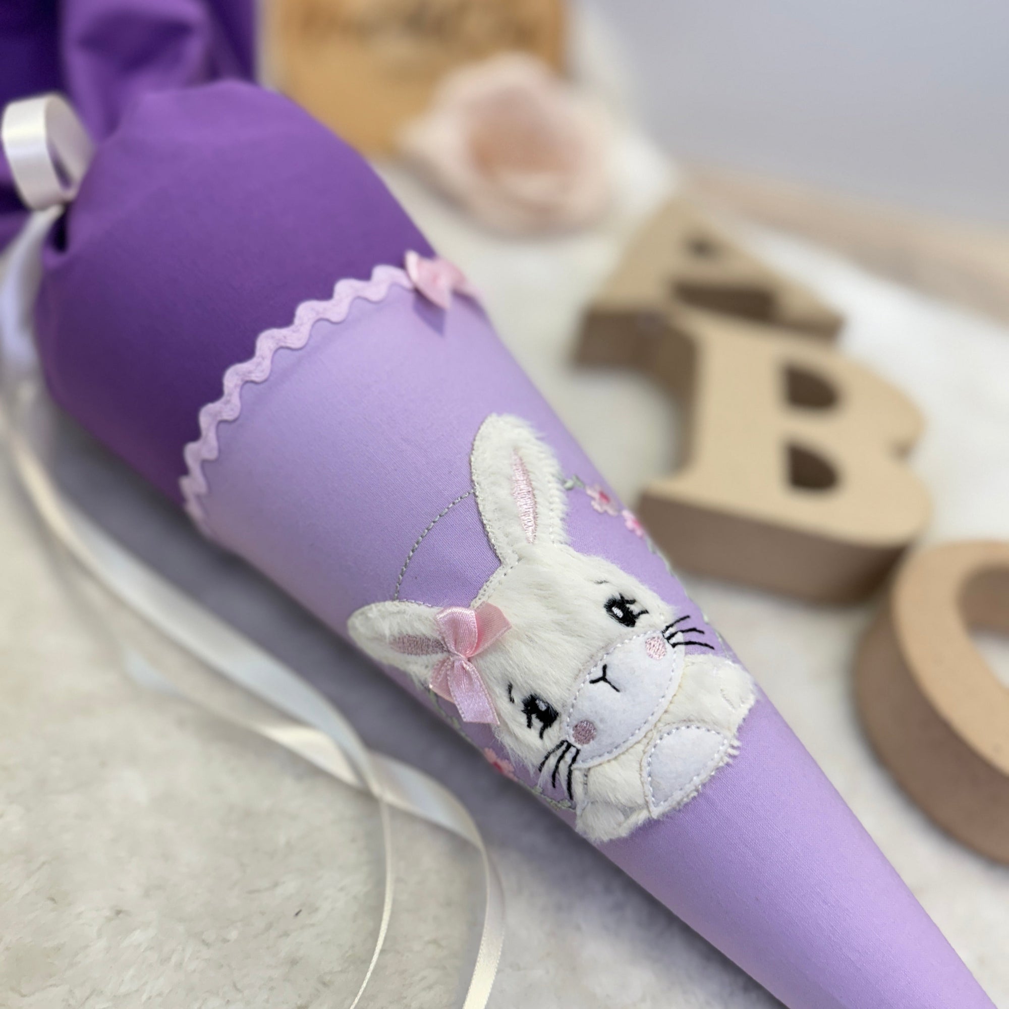 Kindergarten-Schultüte Hase in lila/flieder