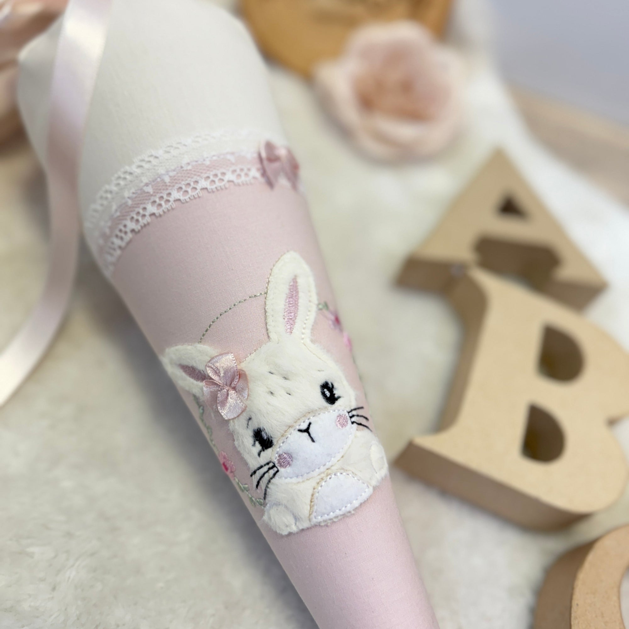 Kindergarten Schultute weisser Hase in rose beige
