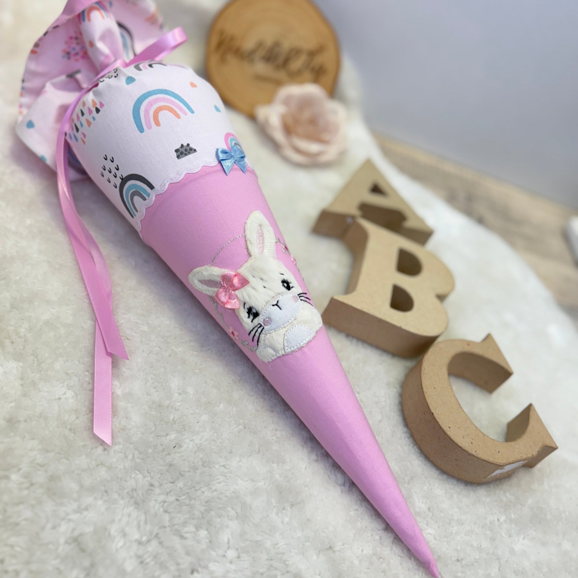 Kindergarten Schultute weisser Hase mit Regenbogen