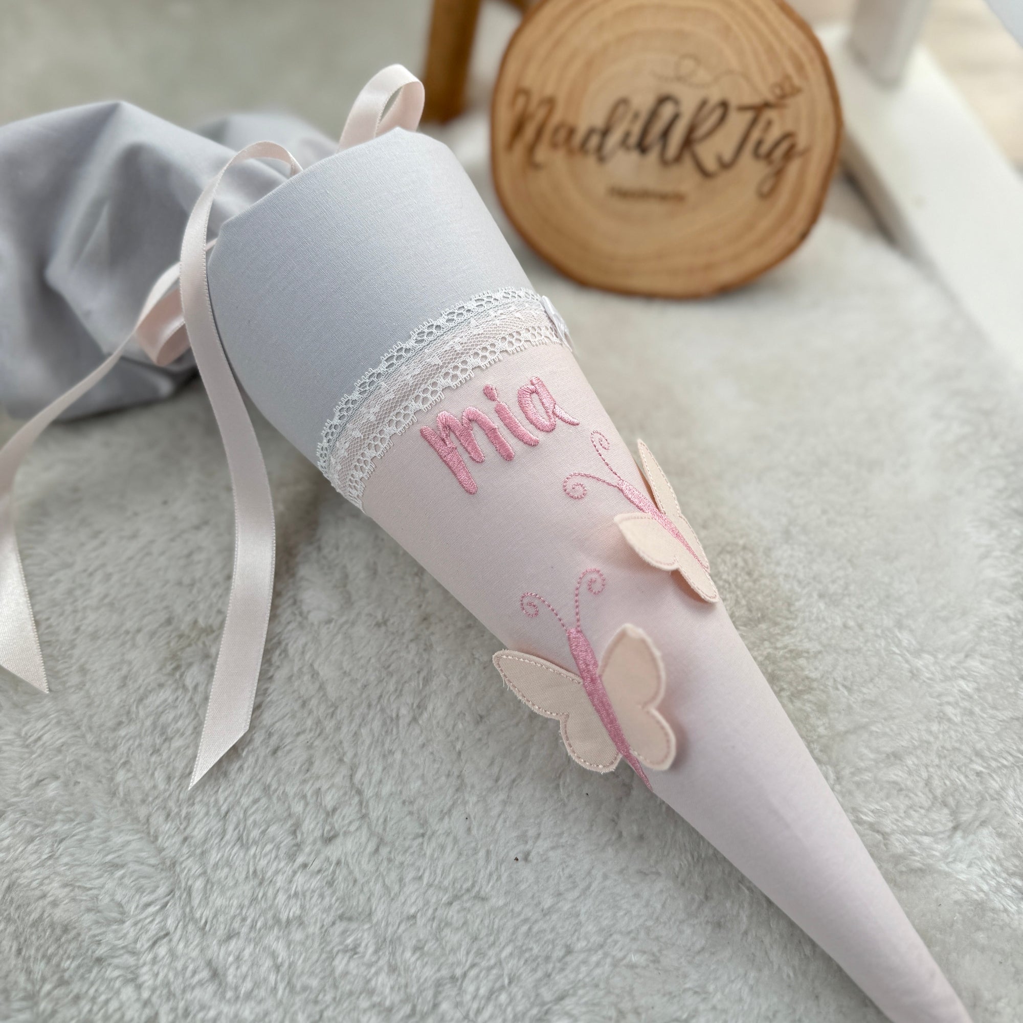 Kleine Schultüte Schmetterling in hellgrau/puderrosé