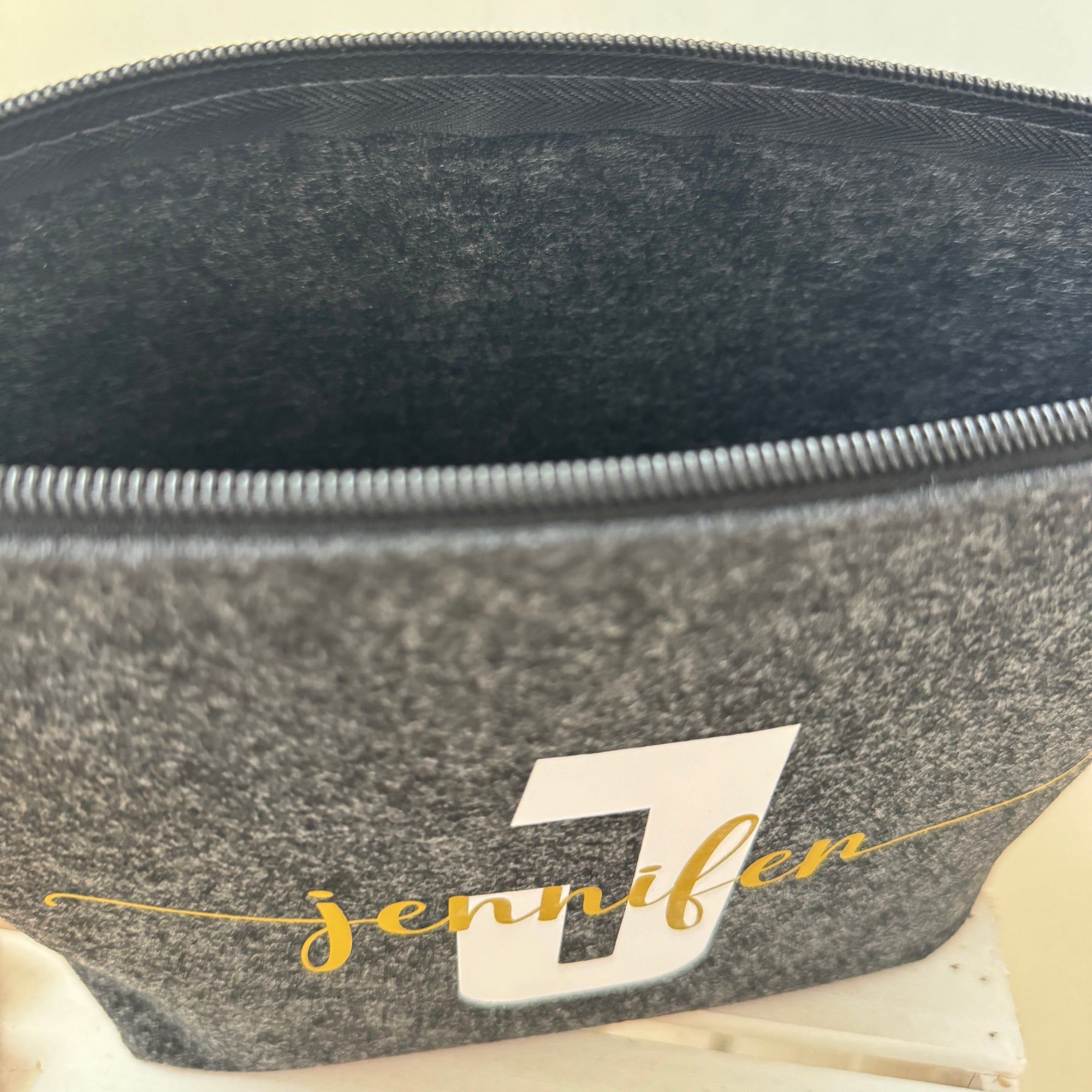 Kosmetiktasche Filz mit Namen (schwarz)