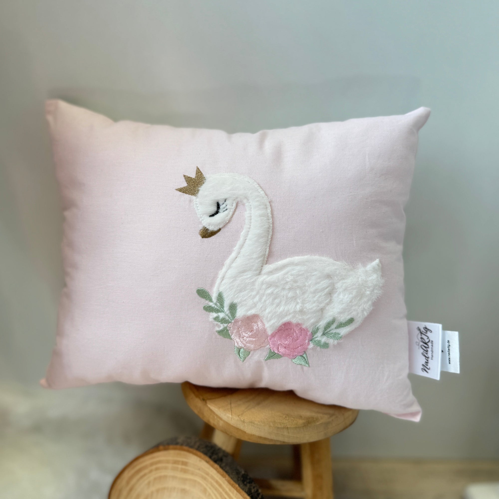 Namenskissen Schwan in rosa