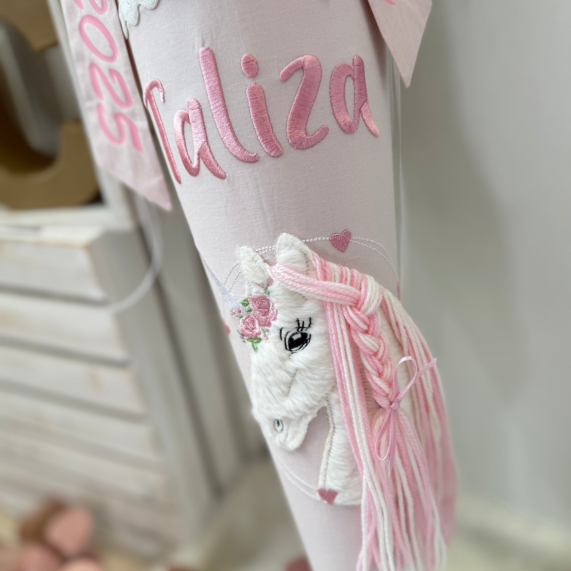 Schultüte Einhorn mit Pastell-Mähne in cremebeige/rosé