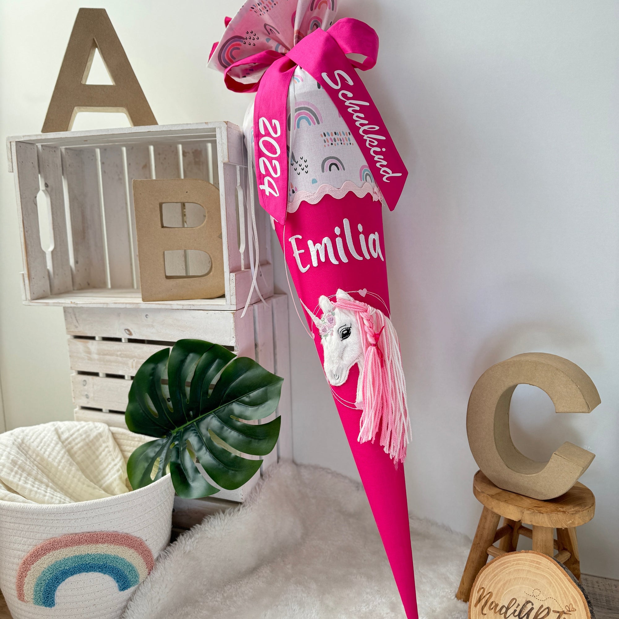 Schultüte Einhorn mit Wollmähne Regenbogen pink