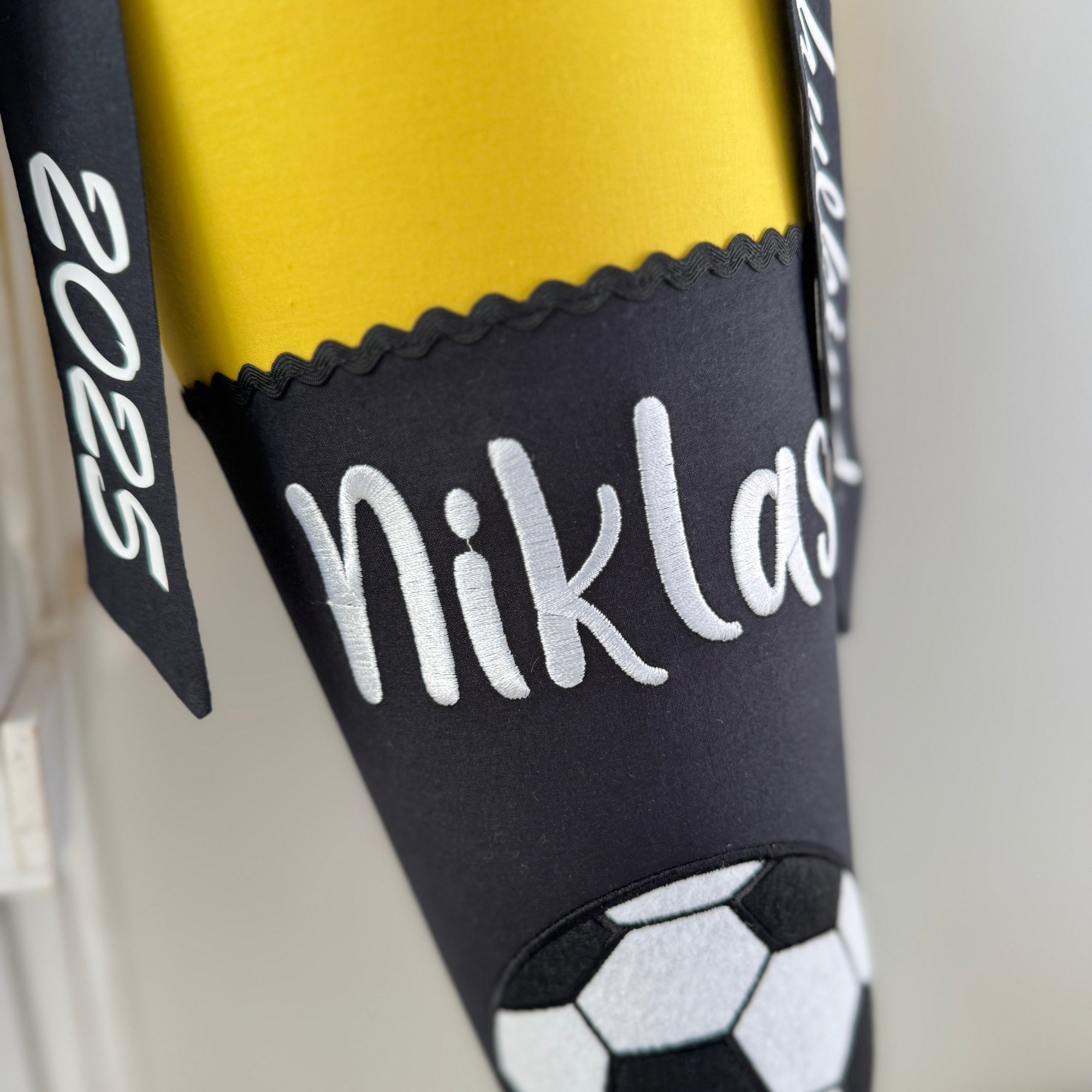 Schultüte Fußball in gelb/schwarz