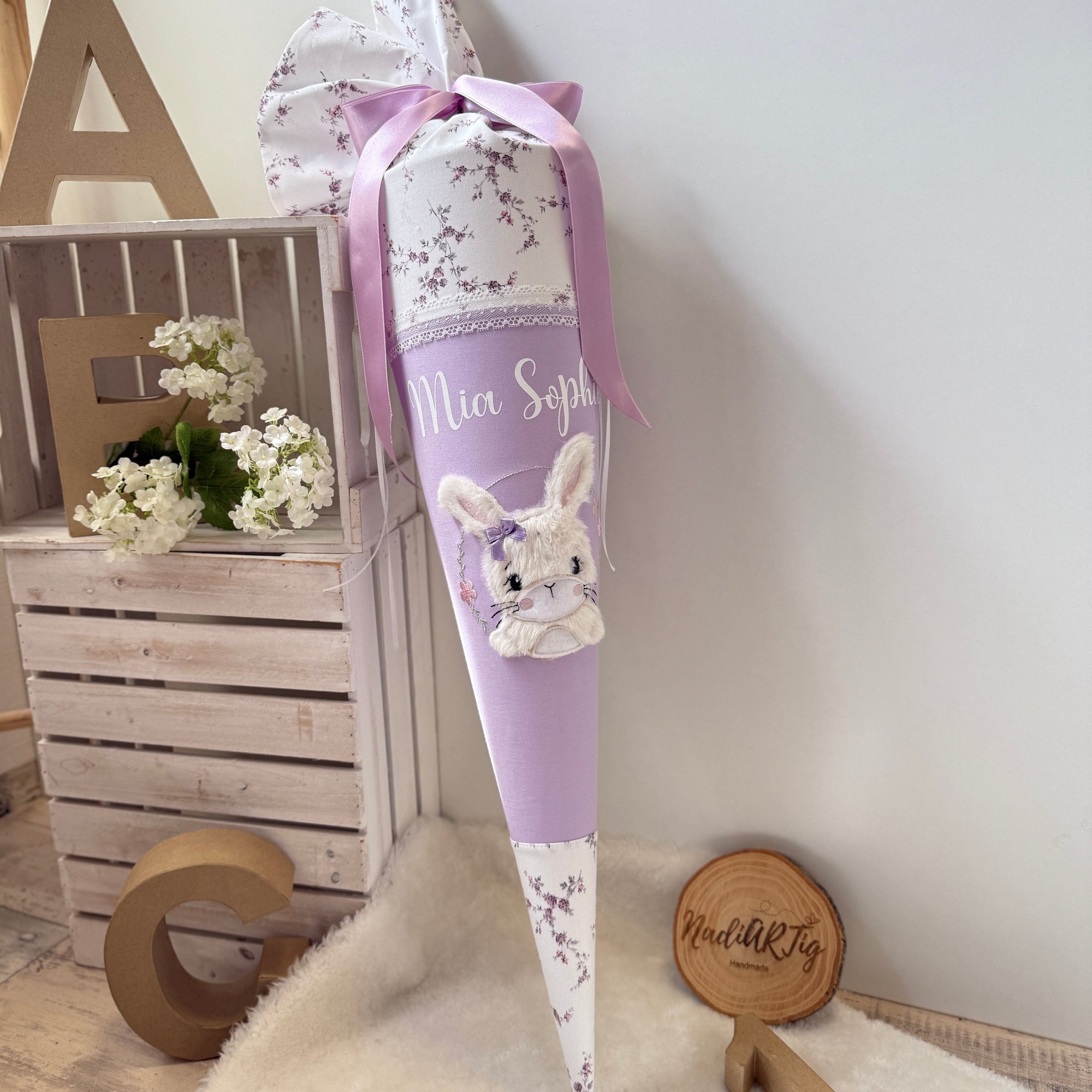 Schultüte Hase in fliederlila mit Blüten