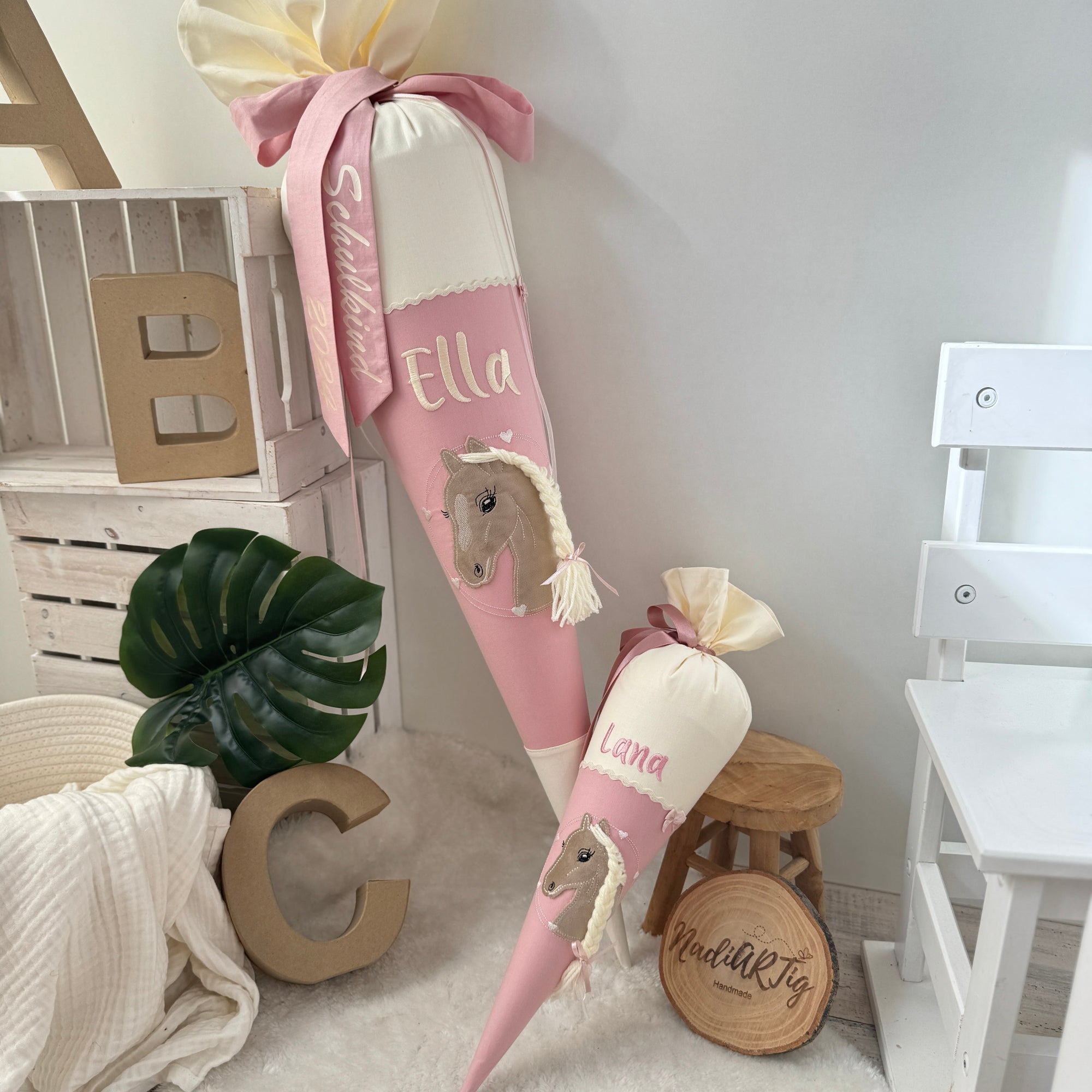 Schultüte Pferd im Herzkreis in cremebeige/puder