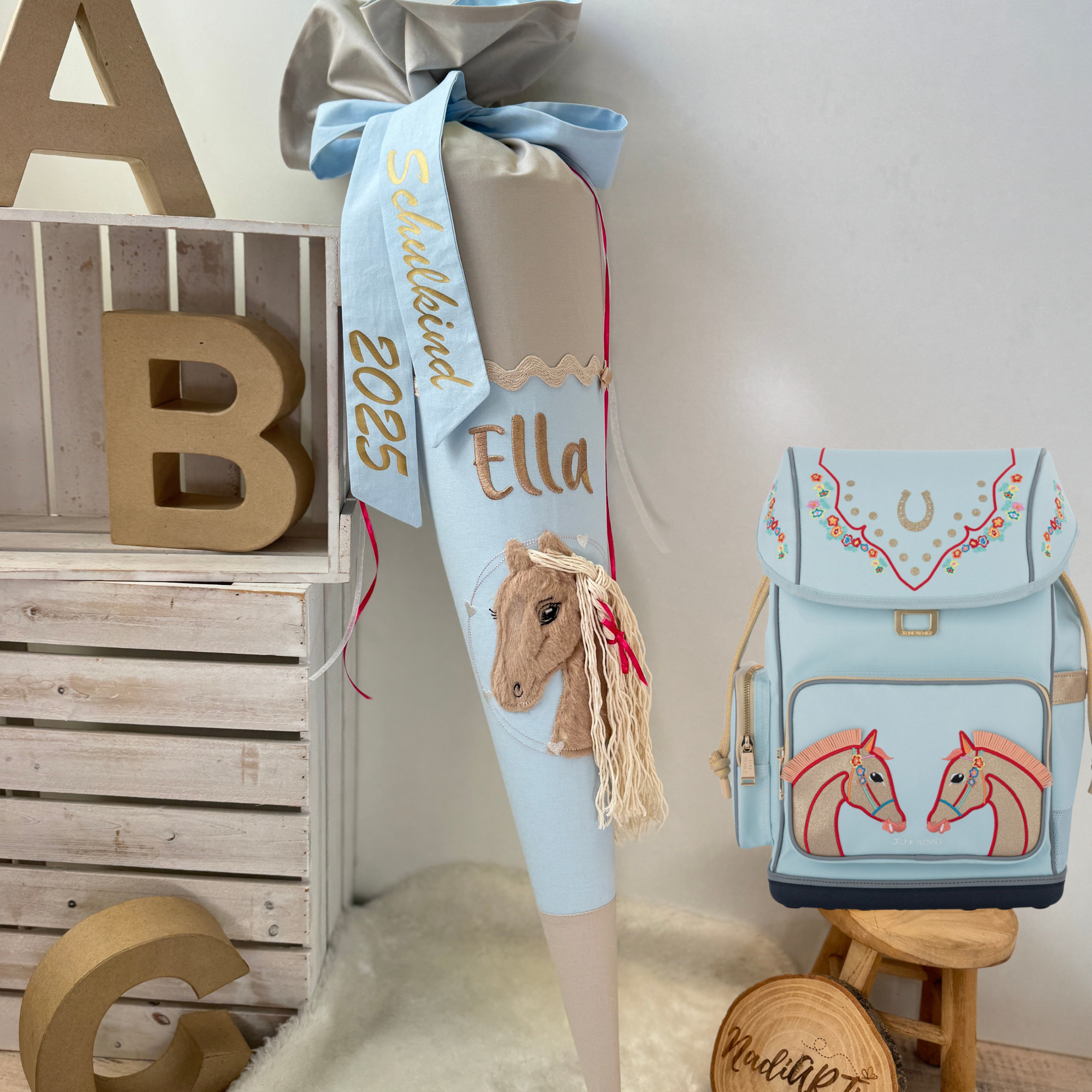 Schultüte Pferd im Herzkreis in sand/hellblau