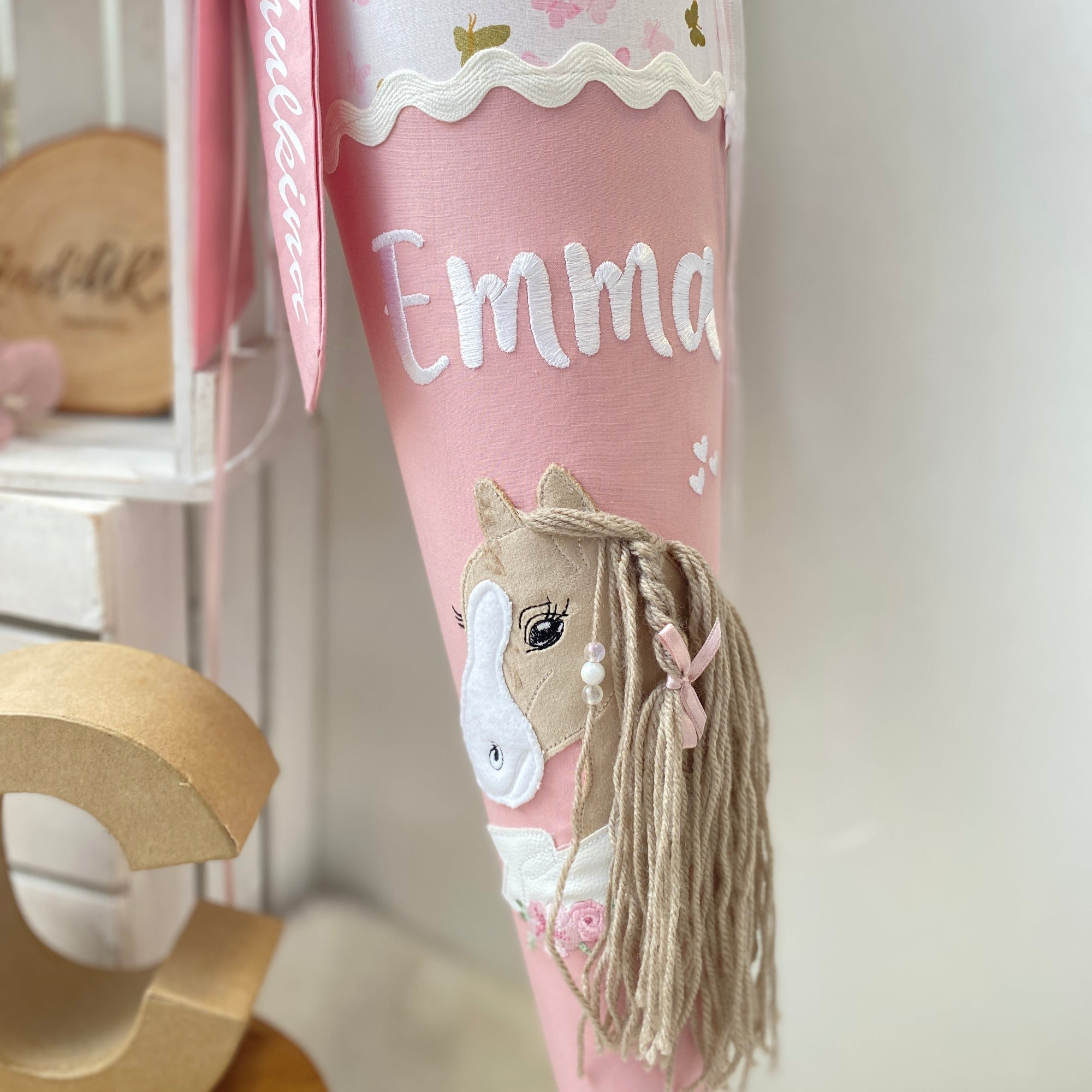 Schultüte Pferd mit Banner in altrosa/Schmetterling