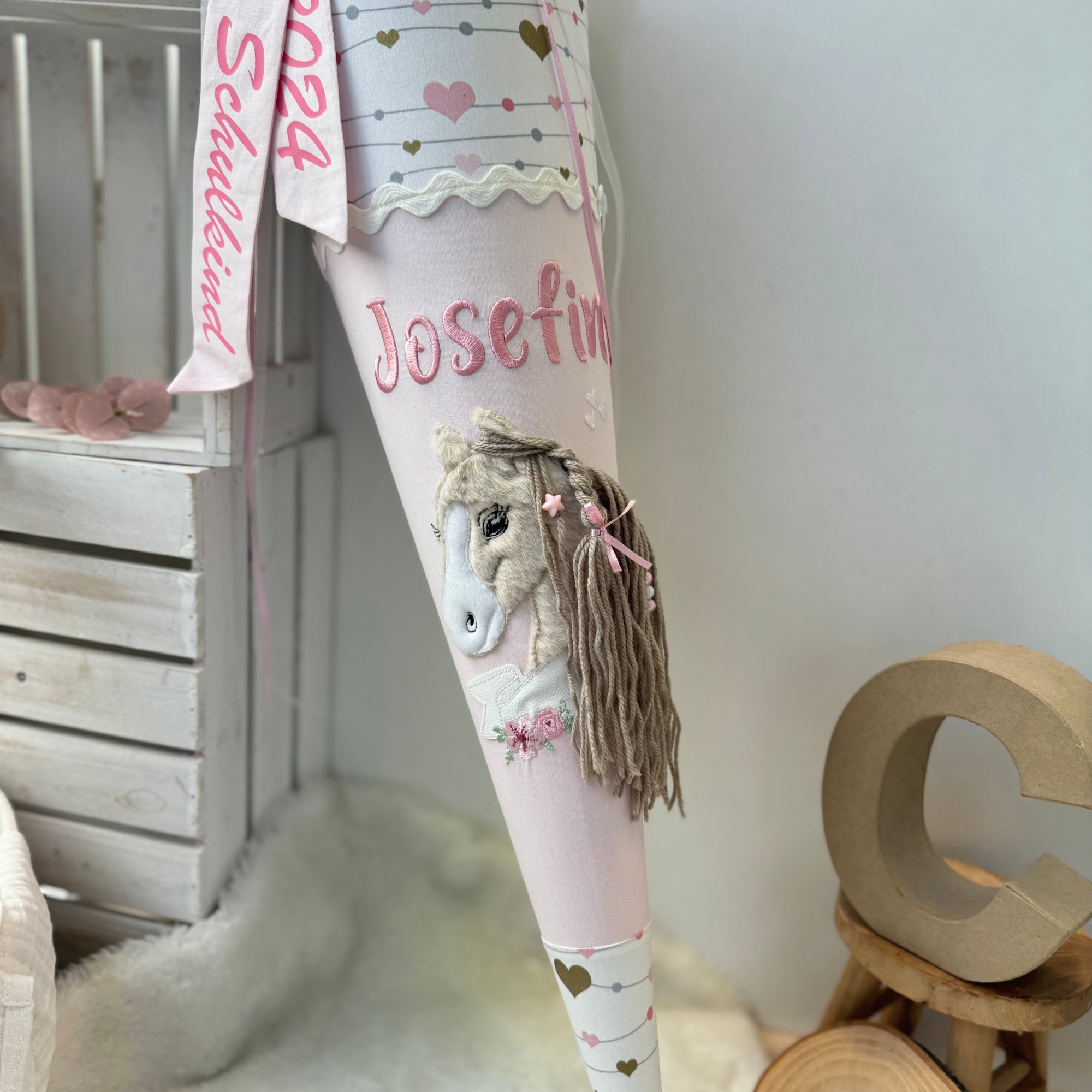 Schultüte Pferd mit Banner in rosé/Schmetterling