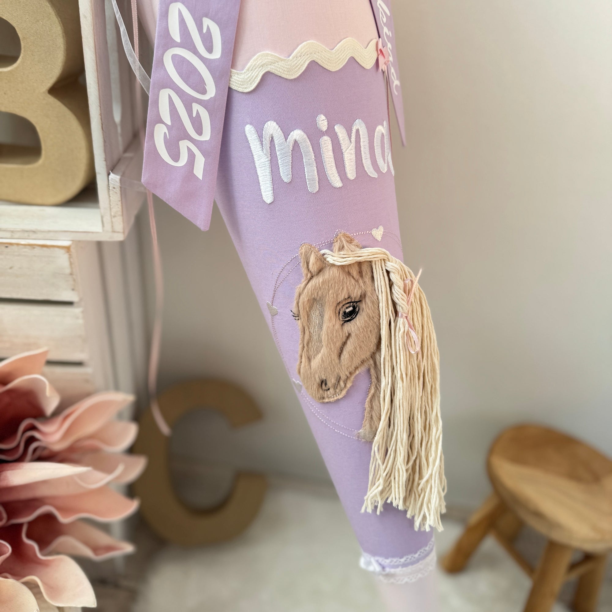 Schultüte Pony im Herzkreis in rosé/flieder