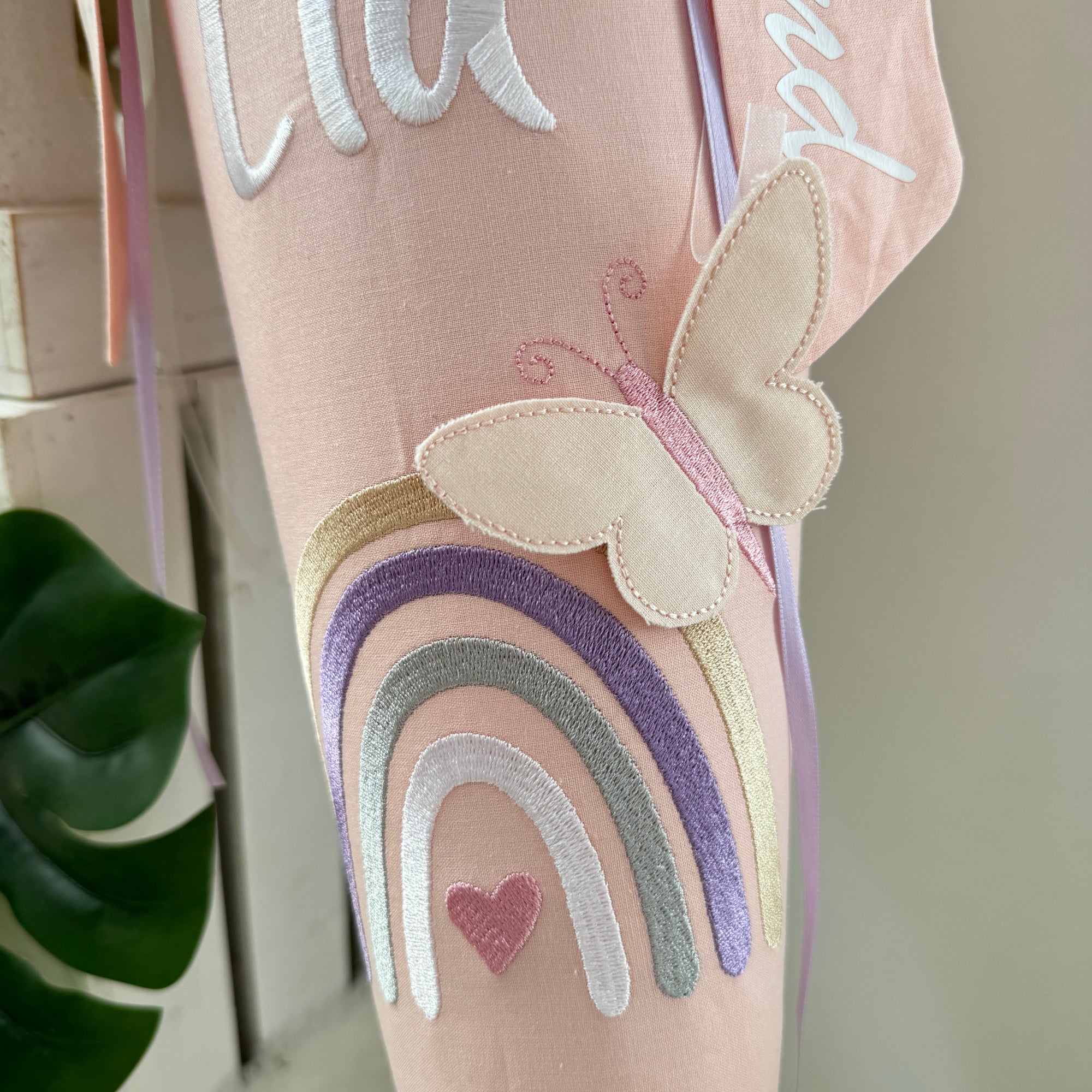 Schultüte Regenbogen & Schmetterling in Cremebeige/Apricot