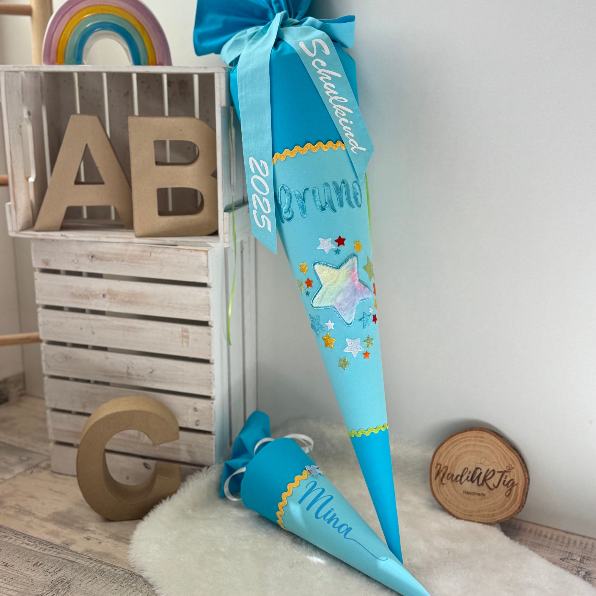 Schultüte fröhlicher Sternenhimmel in türkis