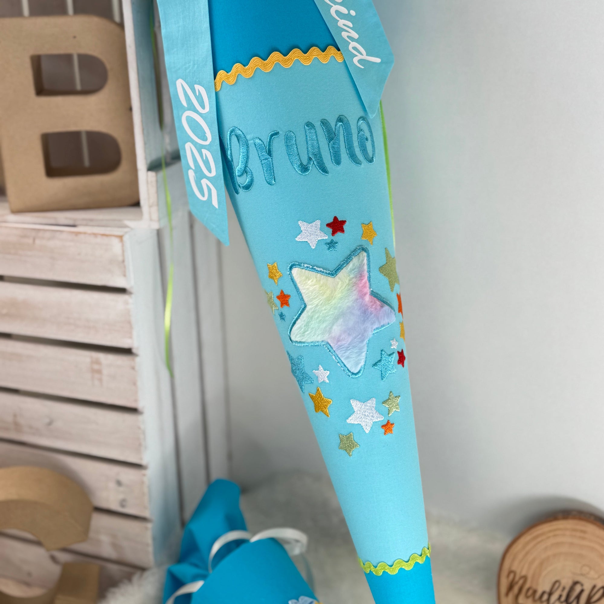 Schultüte fröhlicher Sternenhimmel in türkis