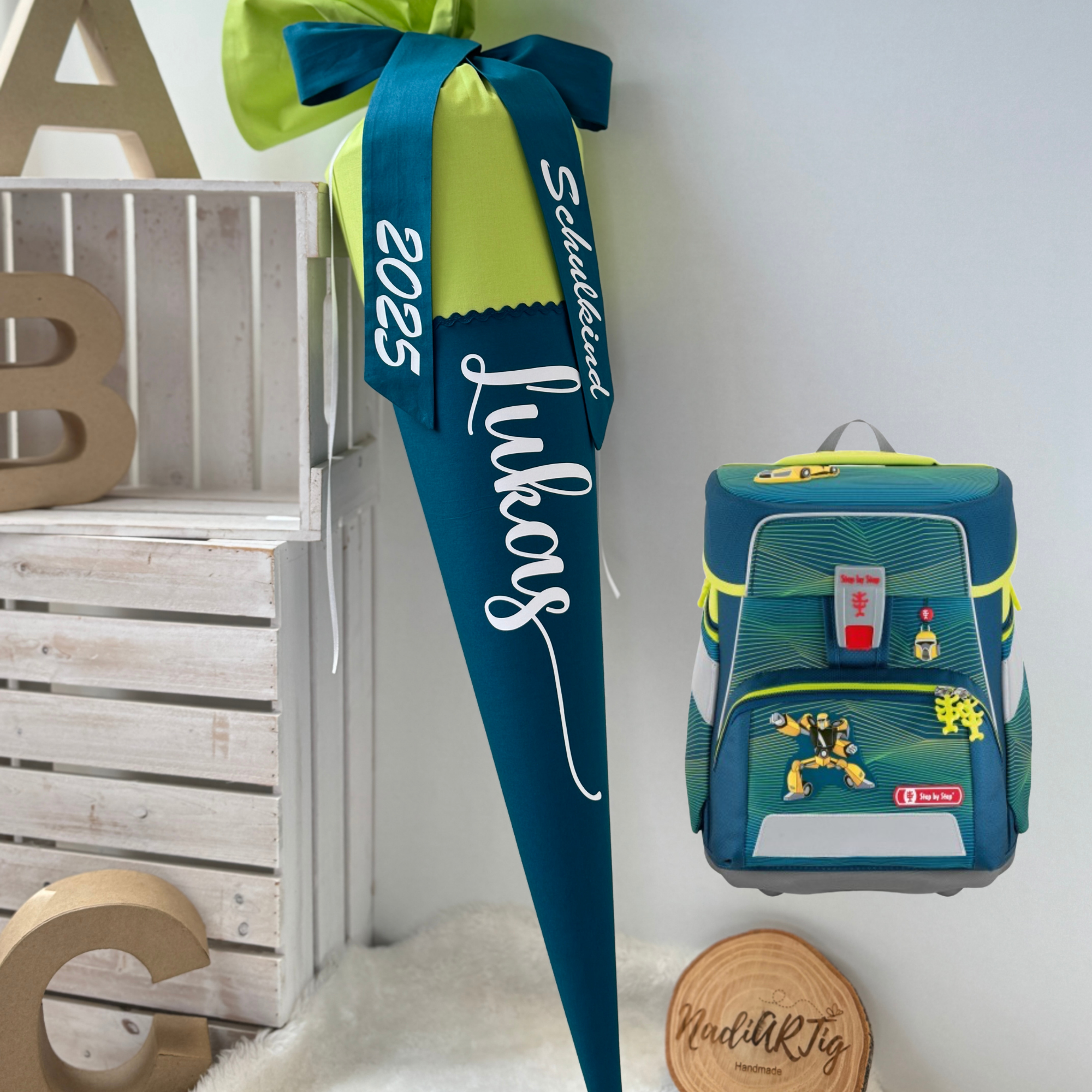 Schult_te_mit_Namen_in_hellgr_n_petrol