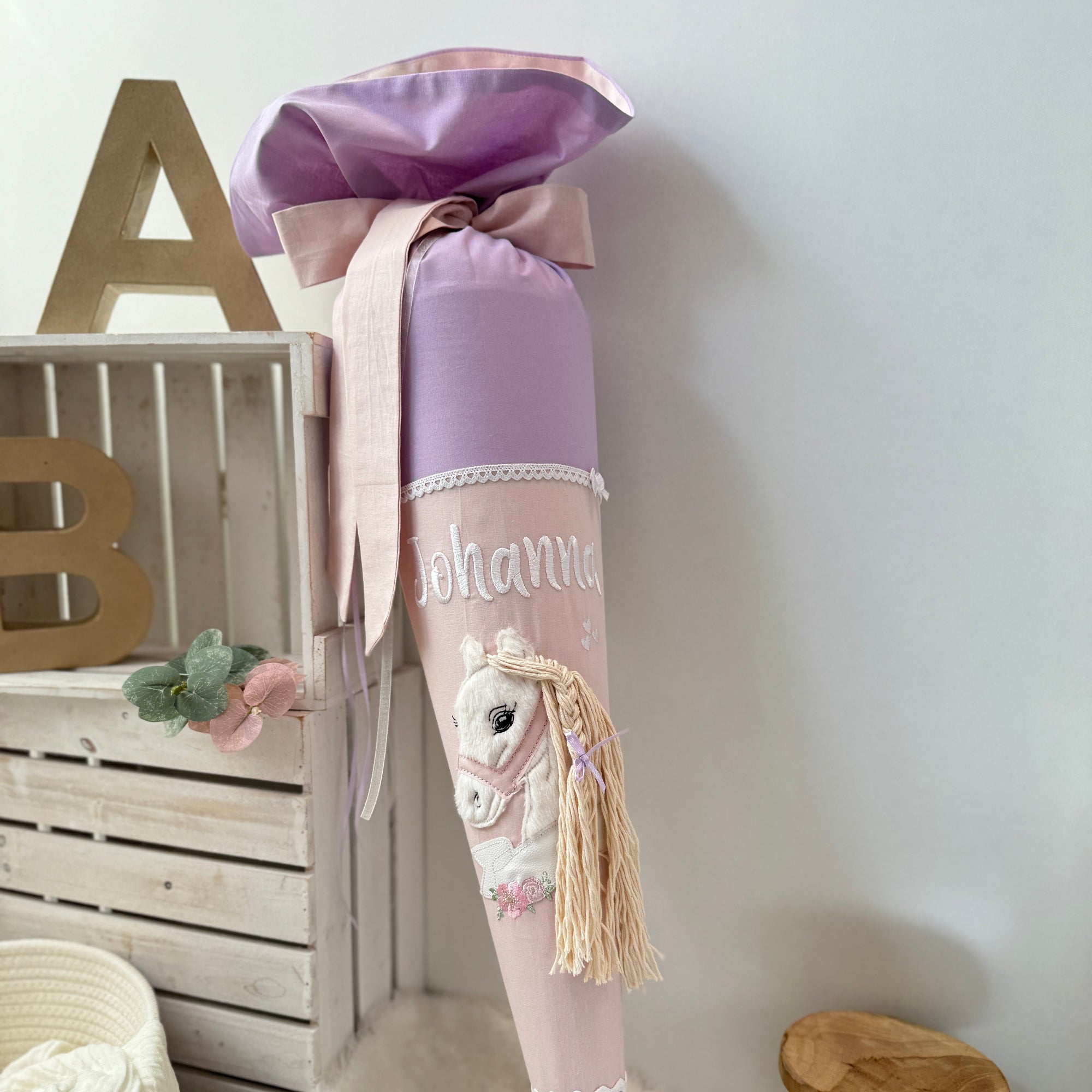 Schultüte weißes Boho-Pony in Flieder/puderrosé
