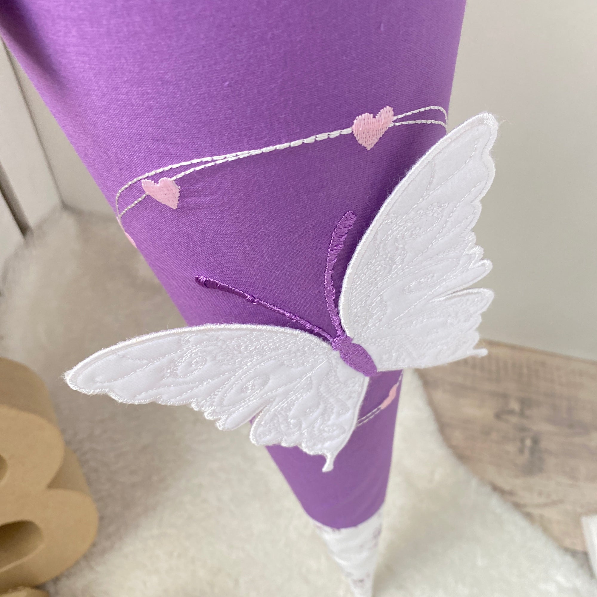 Schultuete 3D-Schmetterling Lila mit Blueten