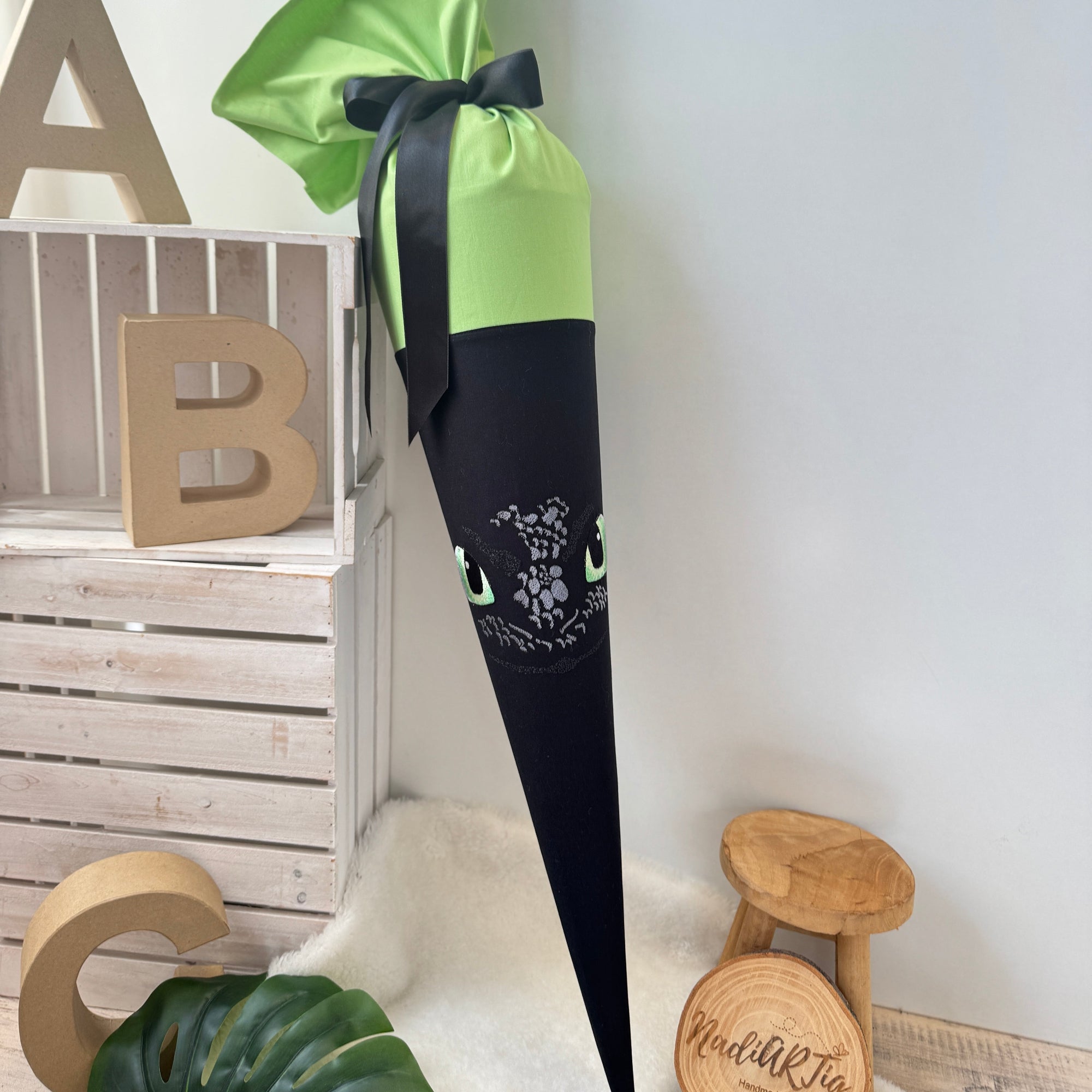 Schultuete Drache in limette-schwarz