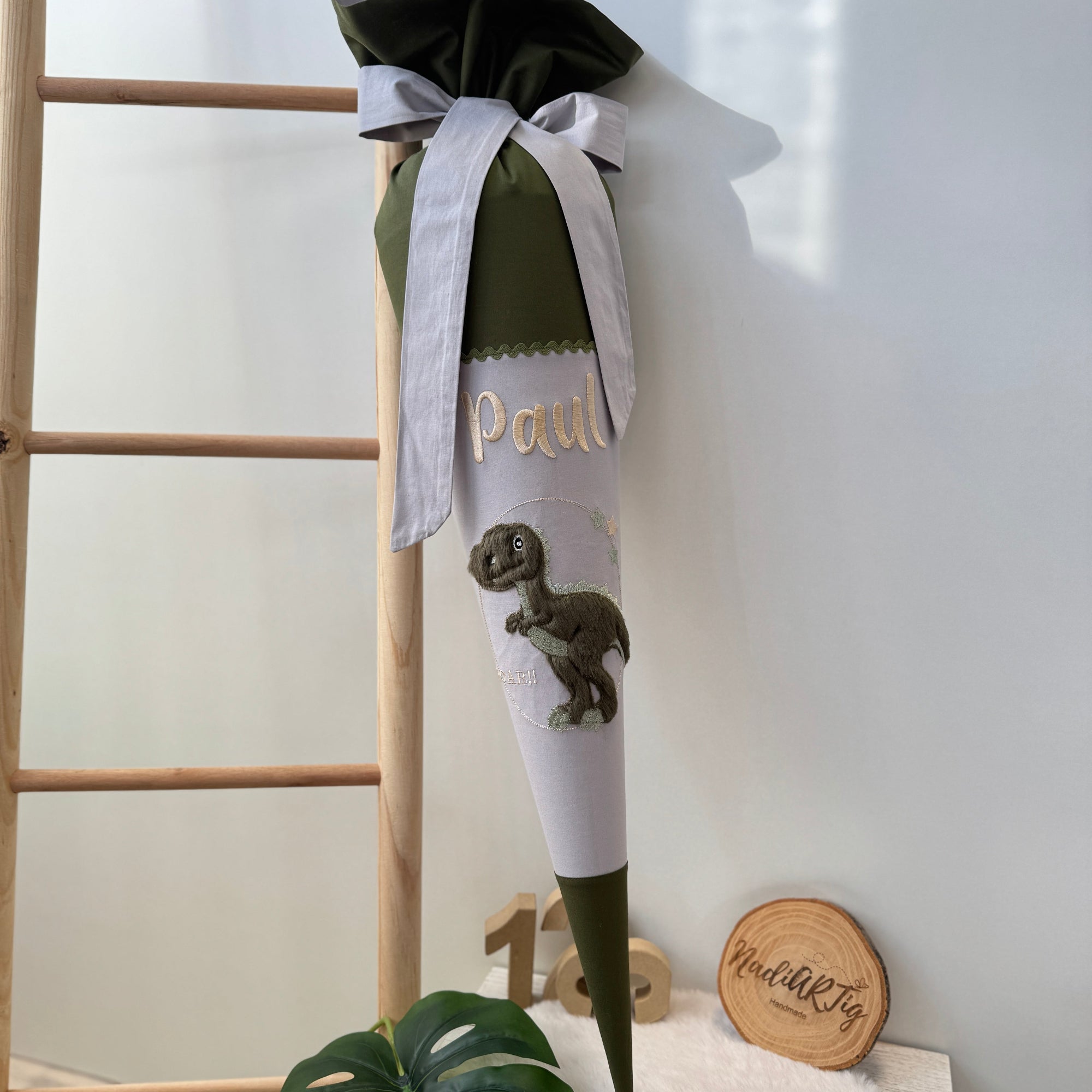 Schultuete Zuckertuete Dino in gruen/grau