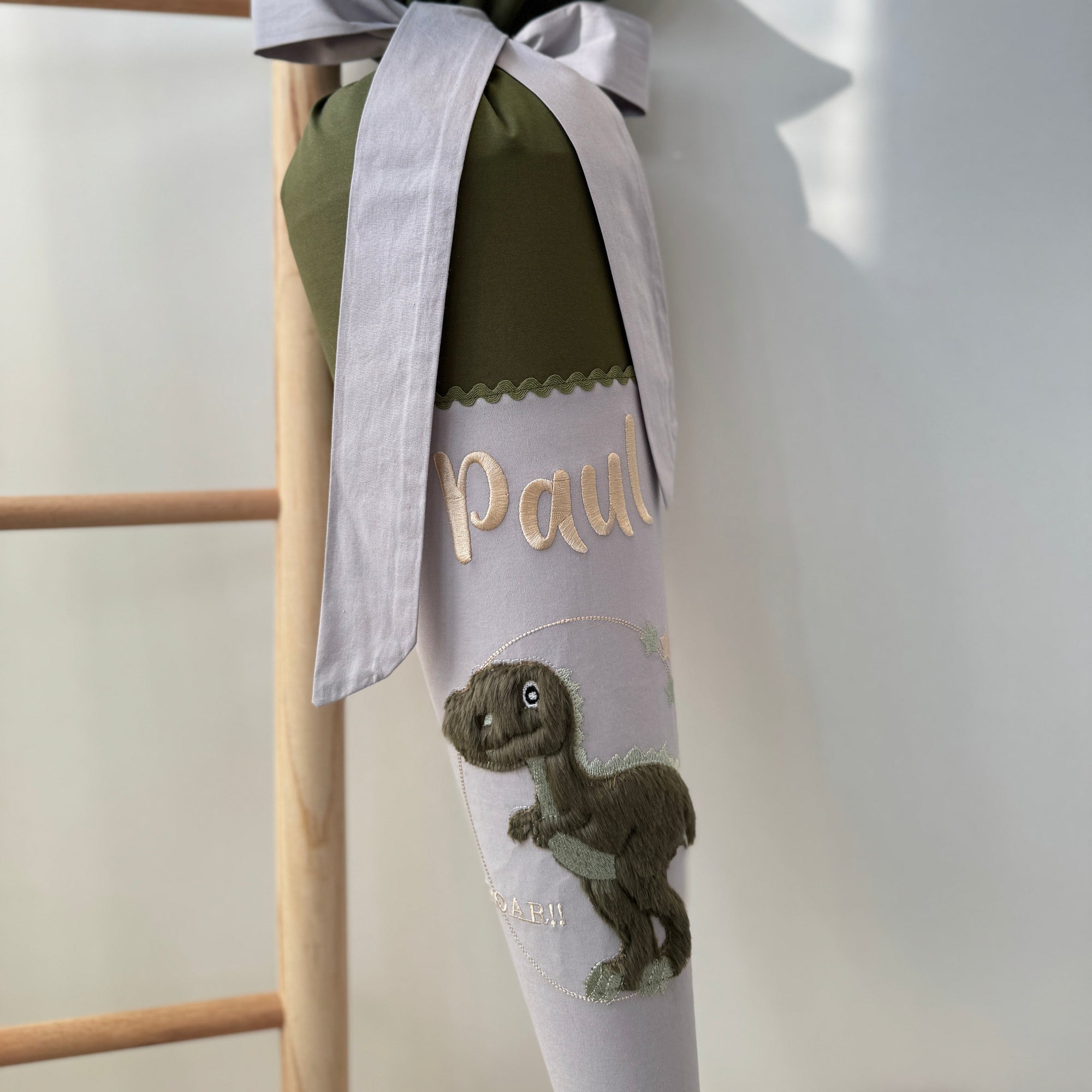 Schultuete Zuckertuete Dino in gruen/grau