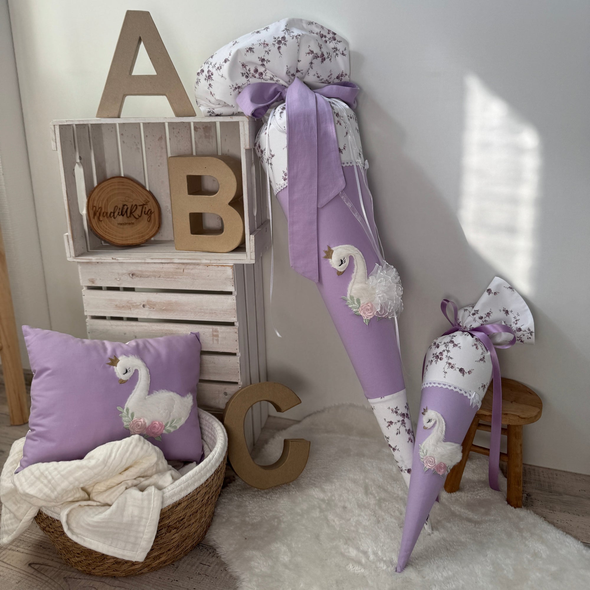 Schultute Schwan flieder lila