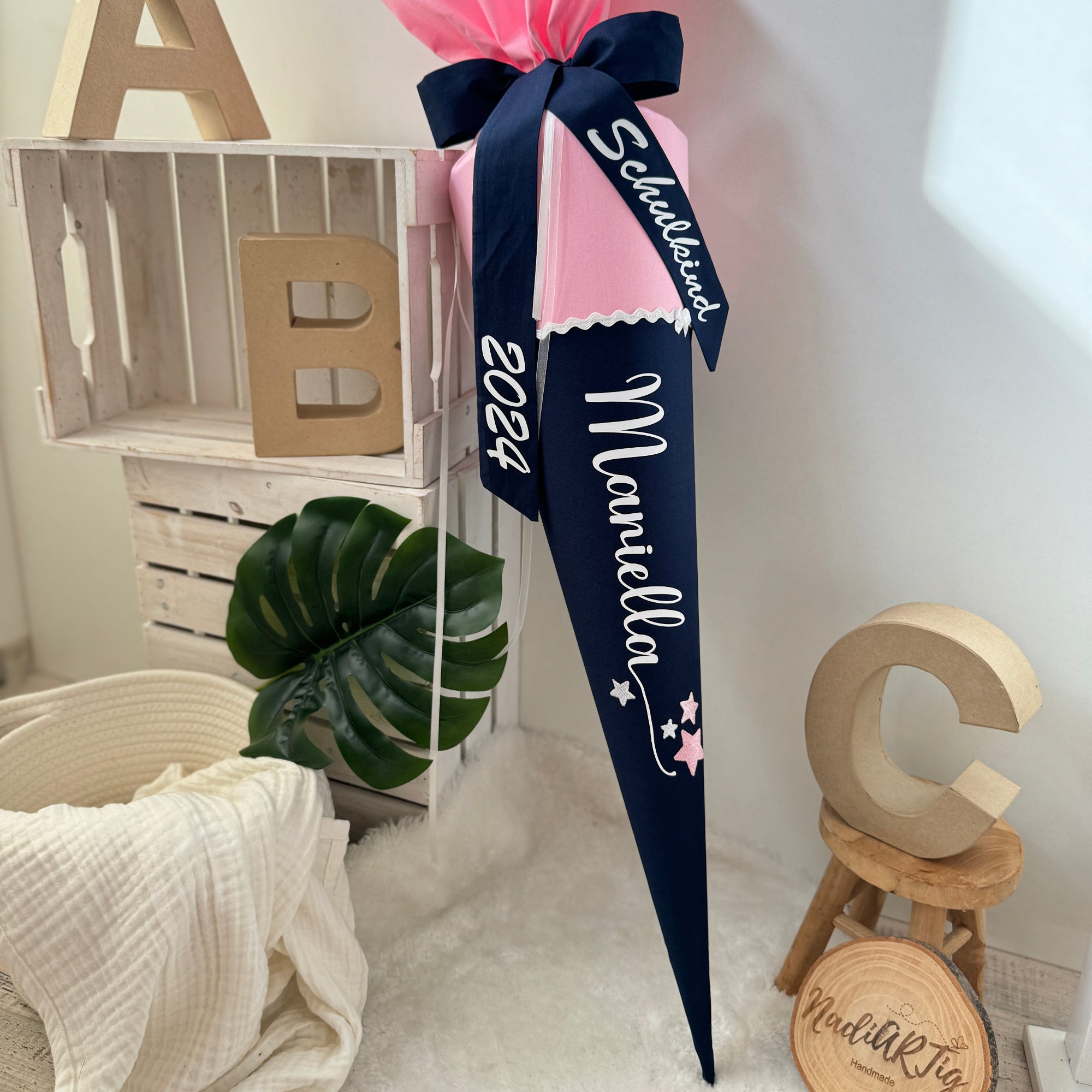 Schultüte Klassik in dunkelblau/rosa STERNE