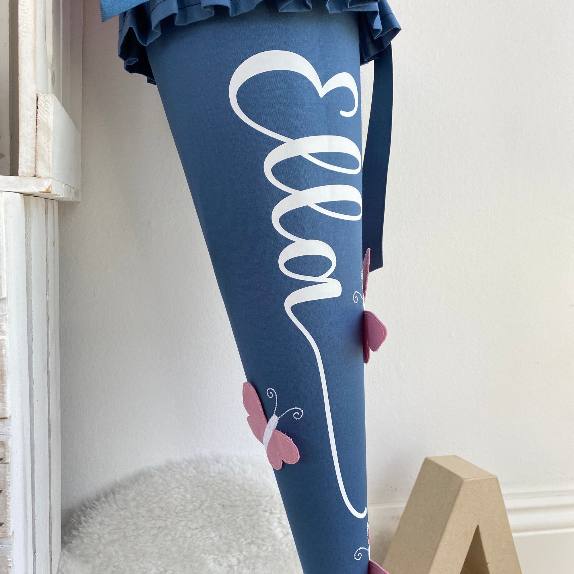 Schultute dusty blue und puder mit Rüschen