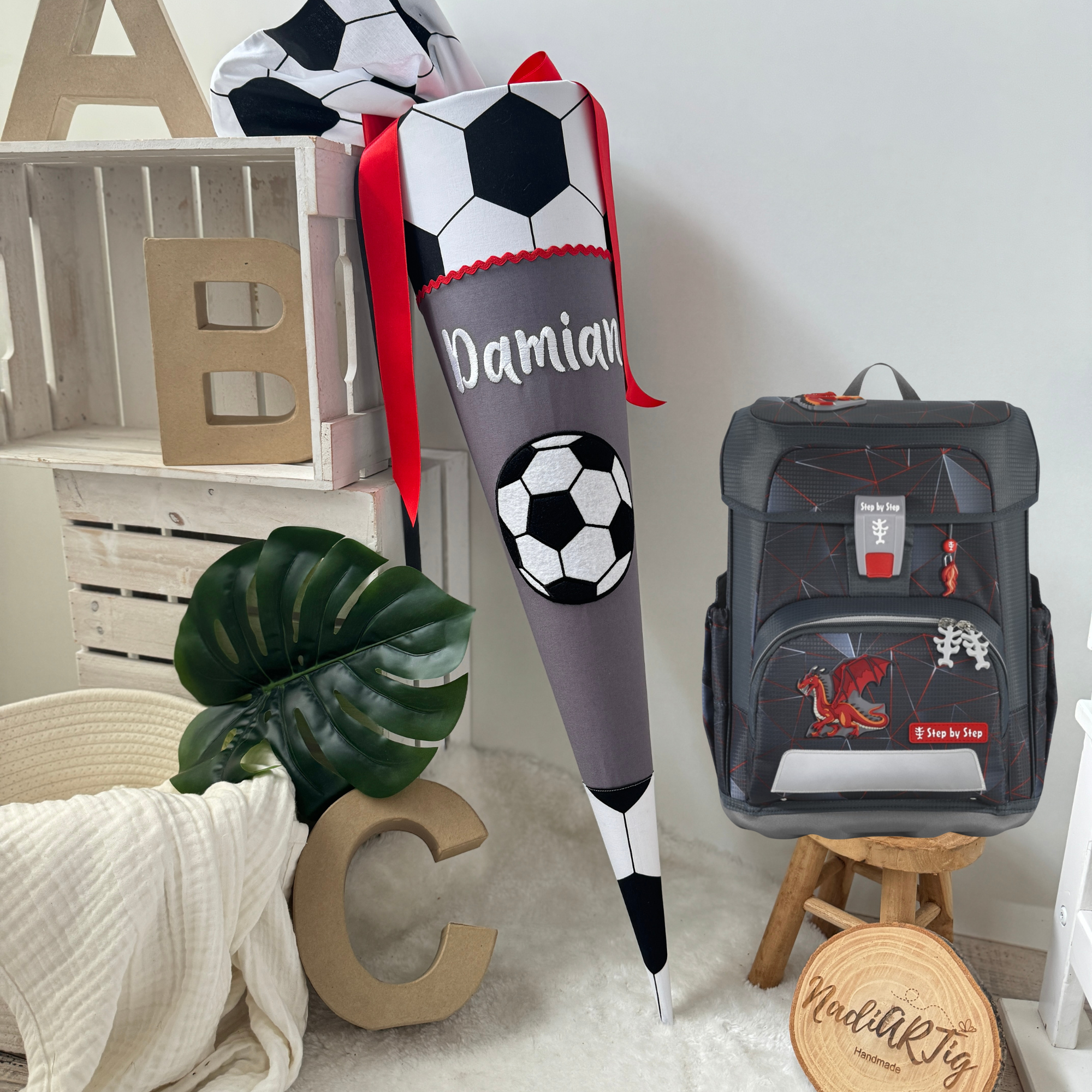 Schultüte Fußball in rot/anthrazit