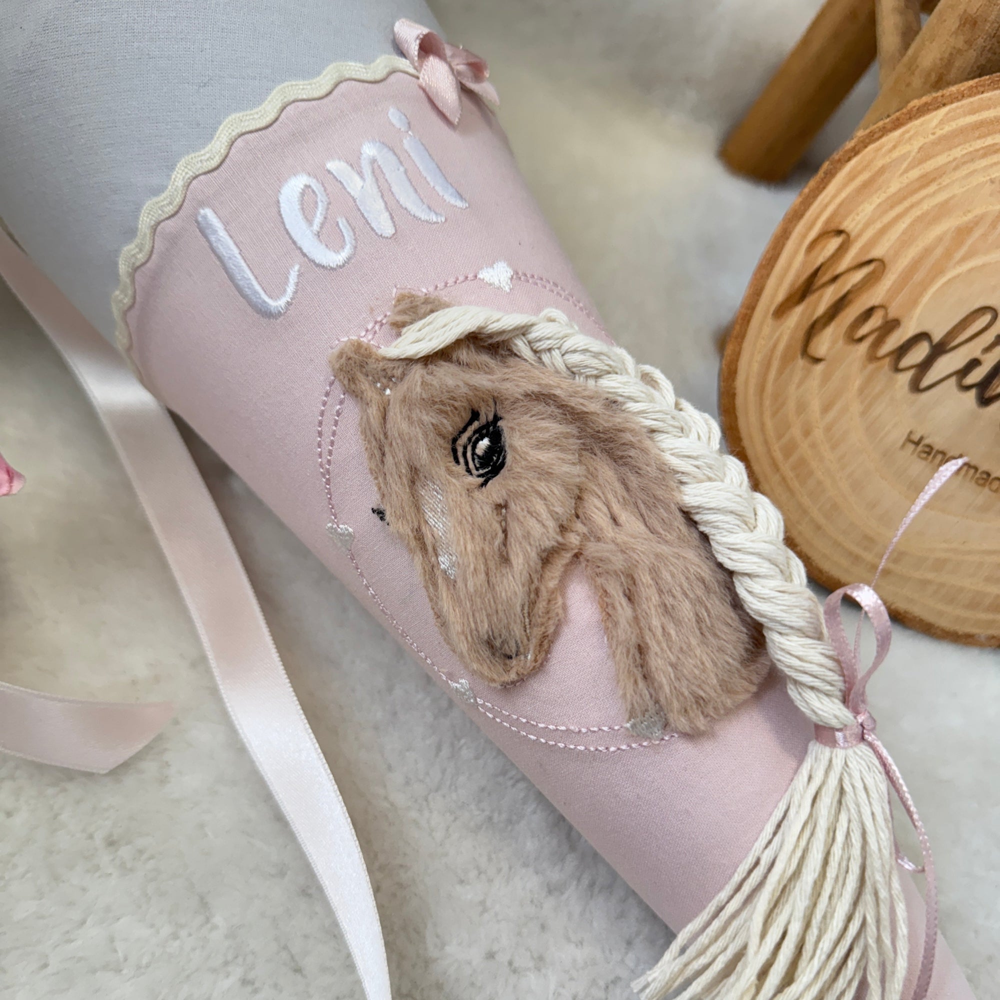 kleine Schultüte Plüsch-Pferd in hellgrau/rosé