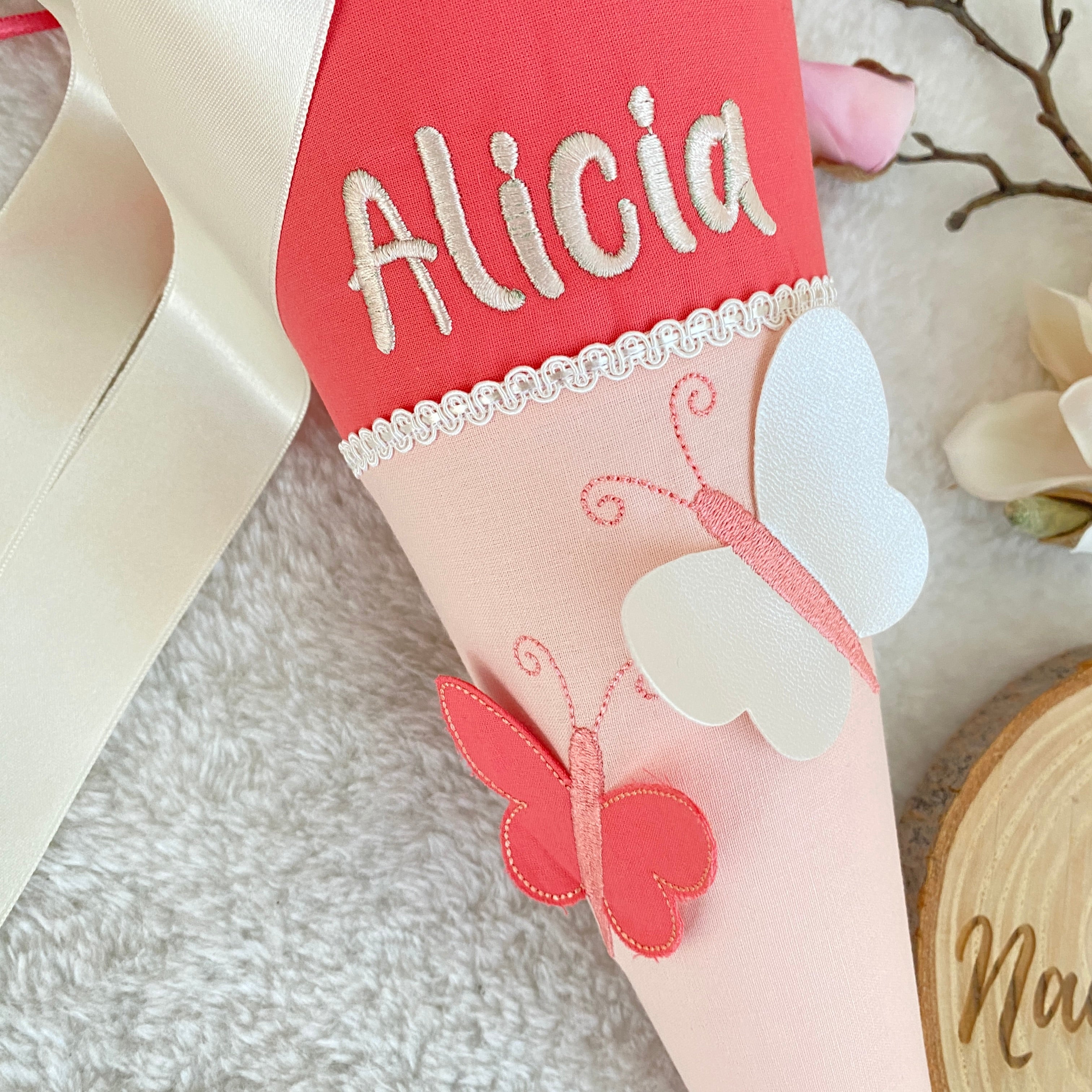 Geschwister-Schultüte mit Schmetterlinge in Koralle