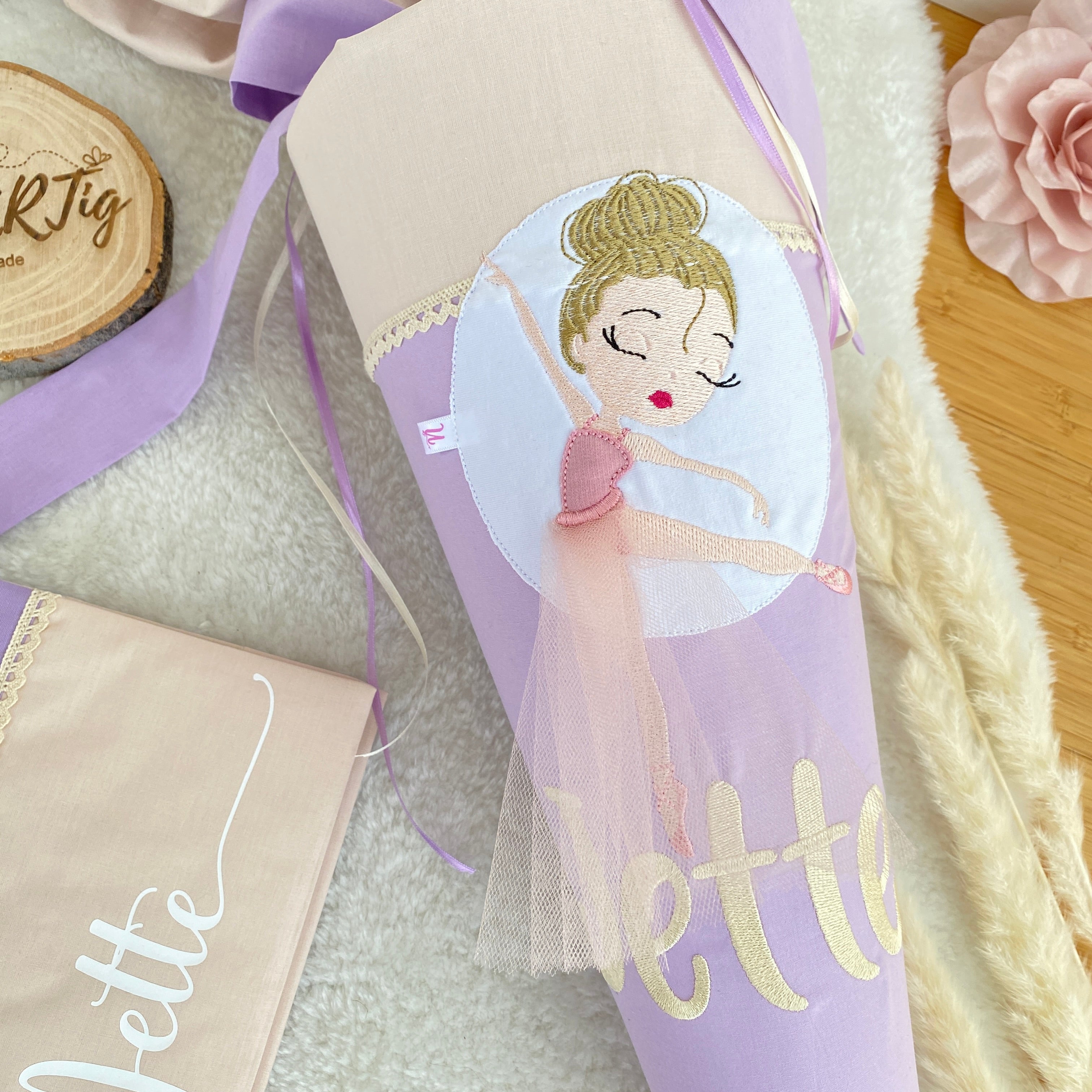 Schultüte mit romantischer Tänzerin in beige/flieder