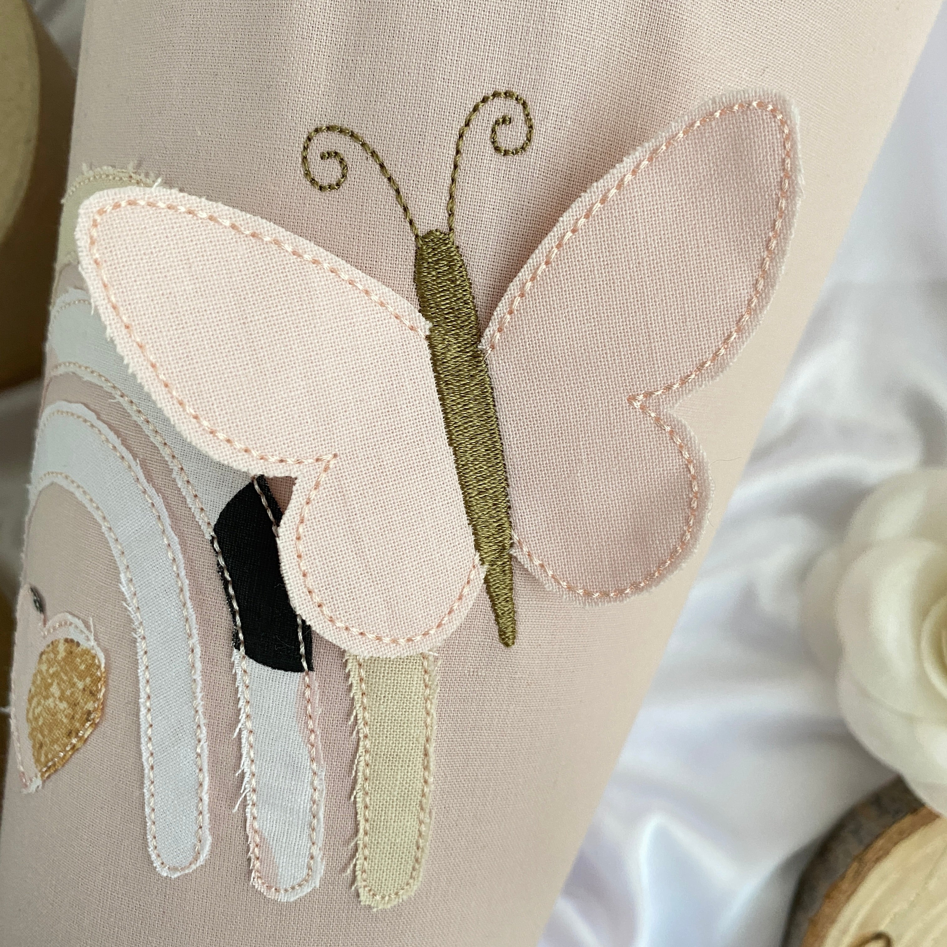 Schultüte mit Regenbogen & Schmetterling in gold/puderrosé