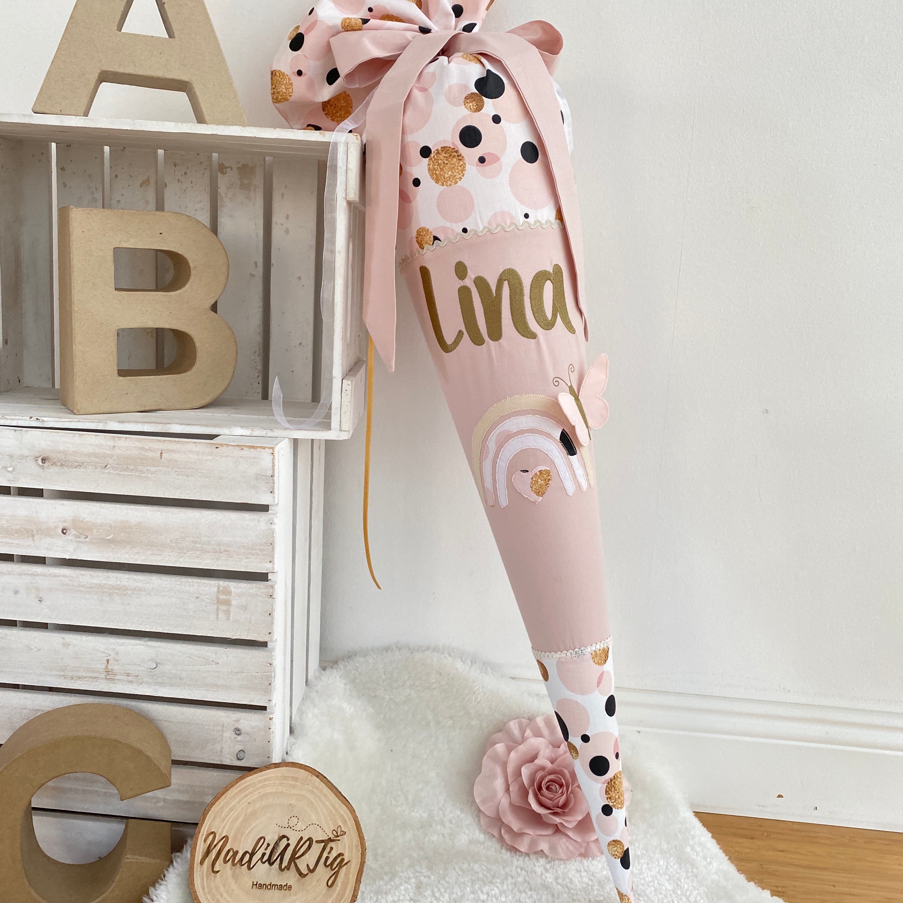 Schultüte mit Regenbogen & Schmetterling in gold/puderrosé