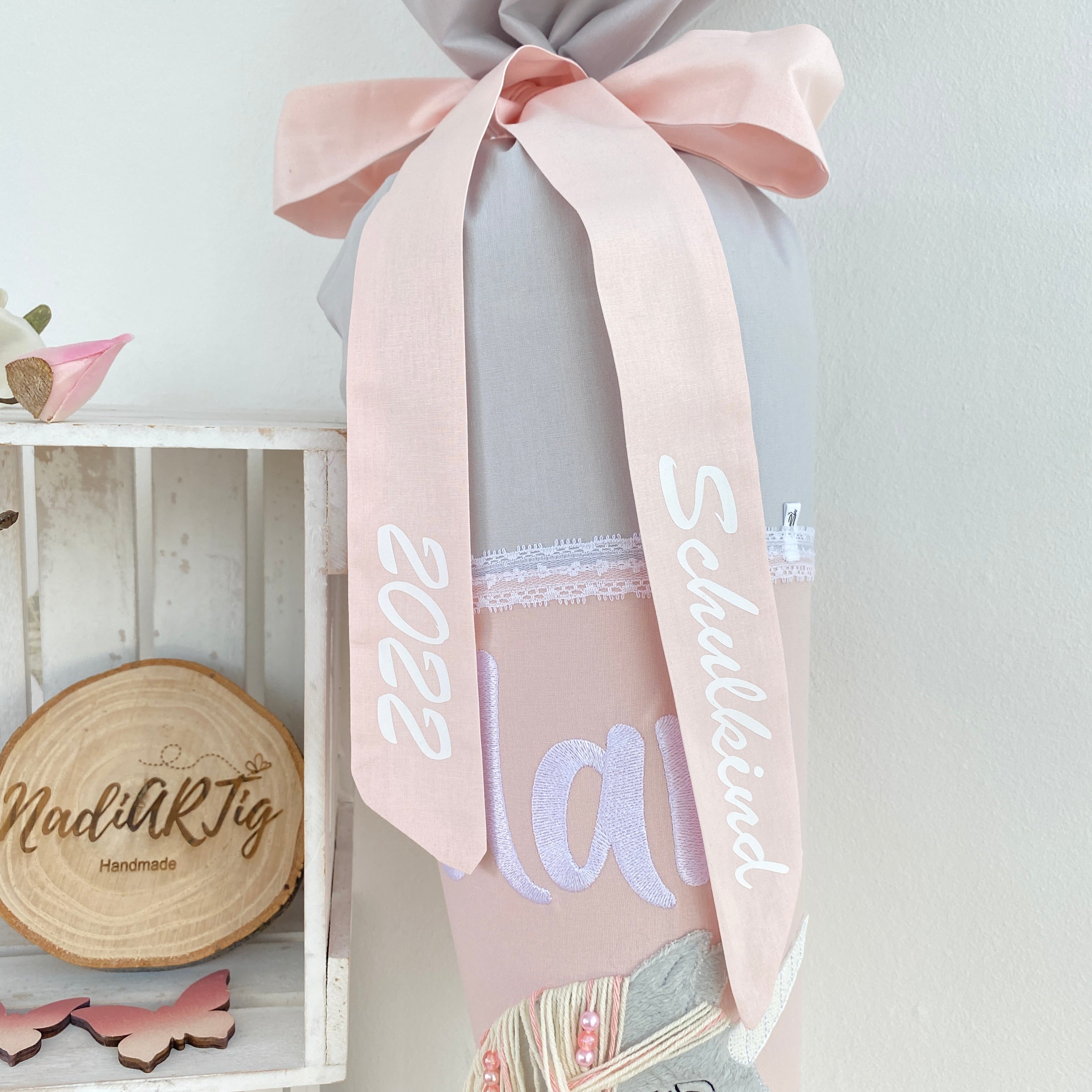 Schultüte Einhorn mit Wollmähne in hellgrau/puderrosé