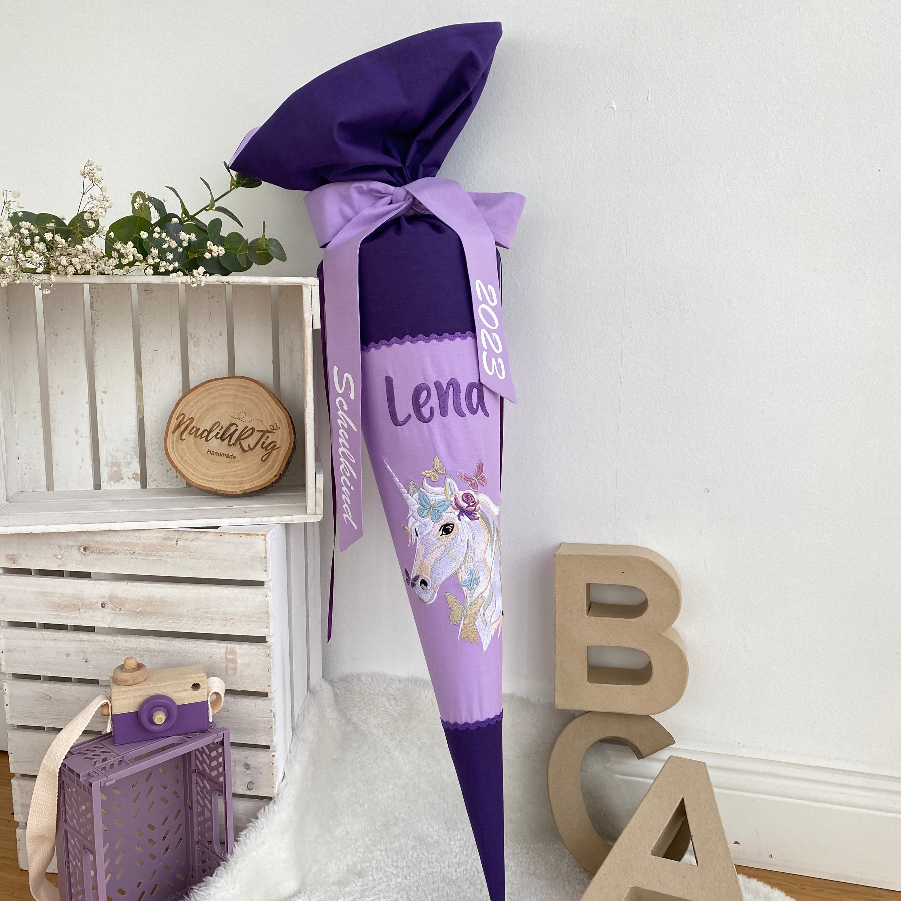 Schultüte Einhorn-Stickerei in lila/flieder