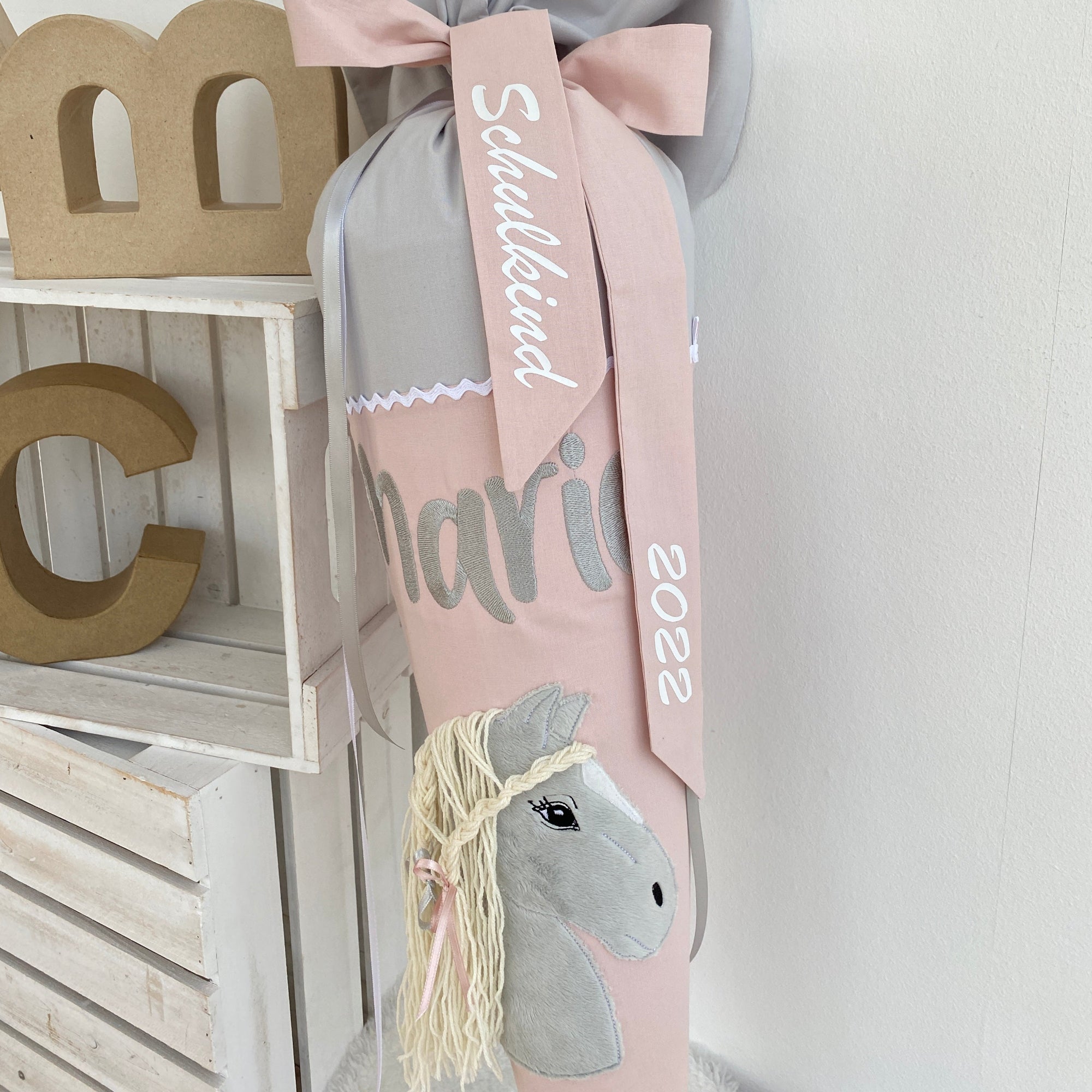 Schultüte Pferd in hellgrau/puderrosé