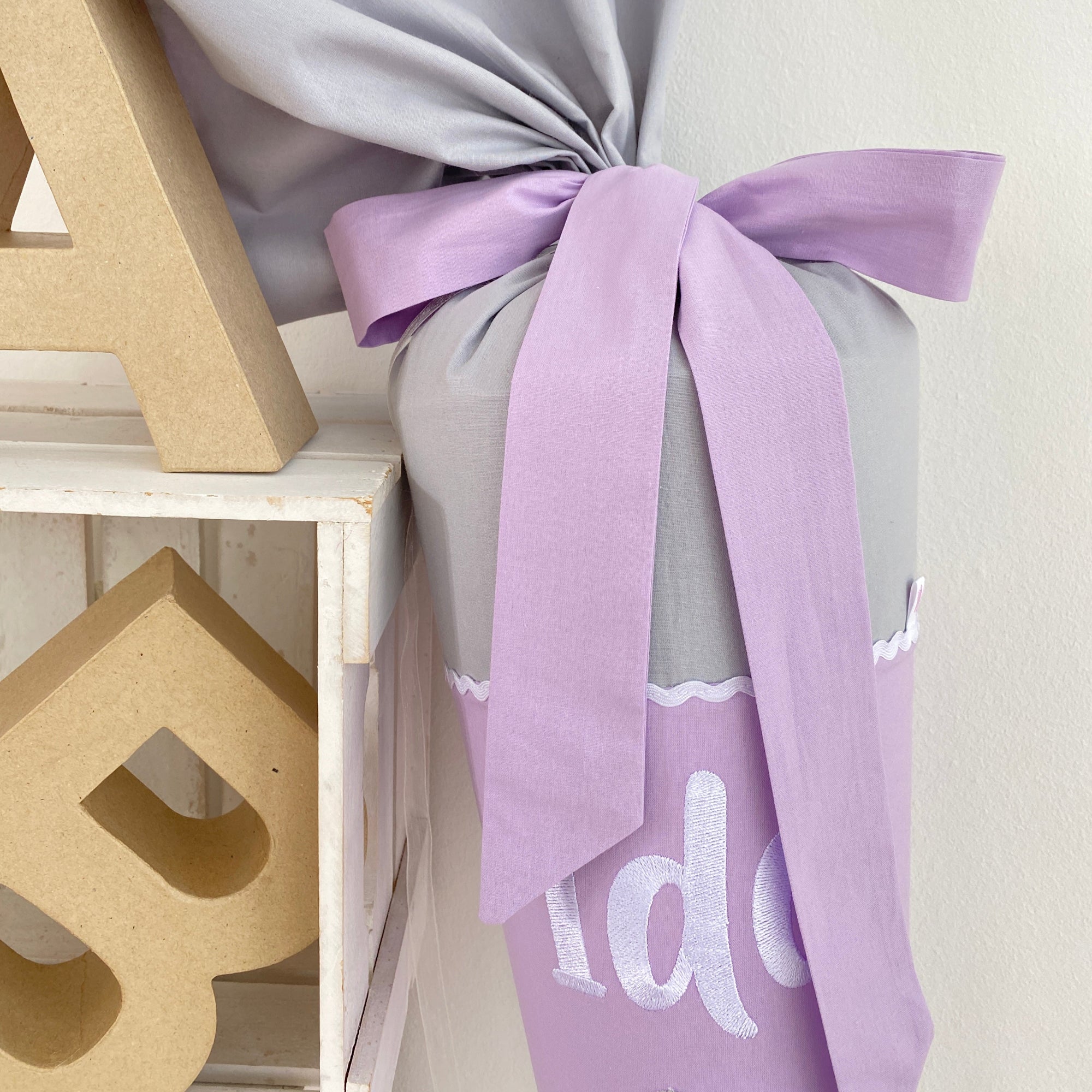 Schultüte Pferd in hellgrau/flieder