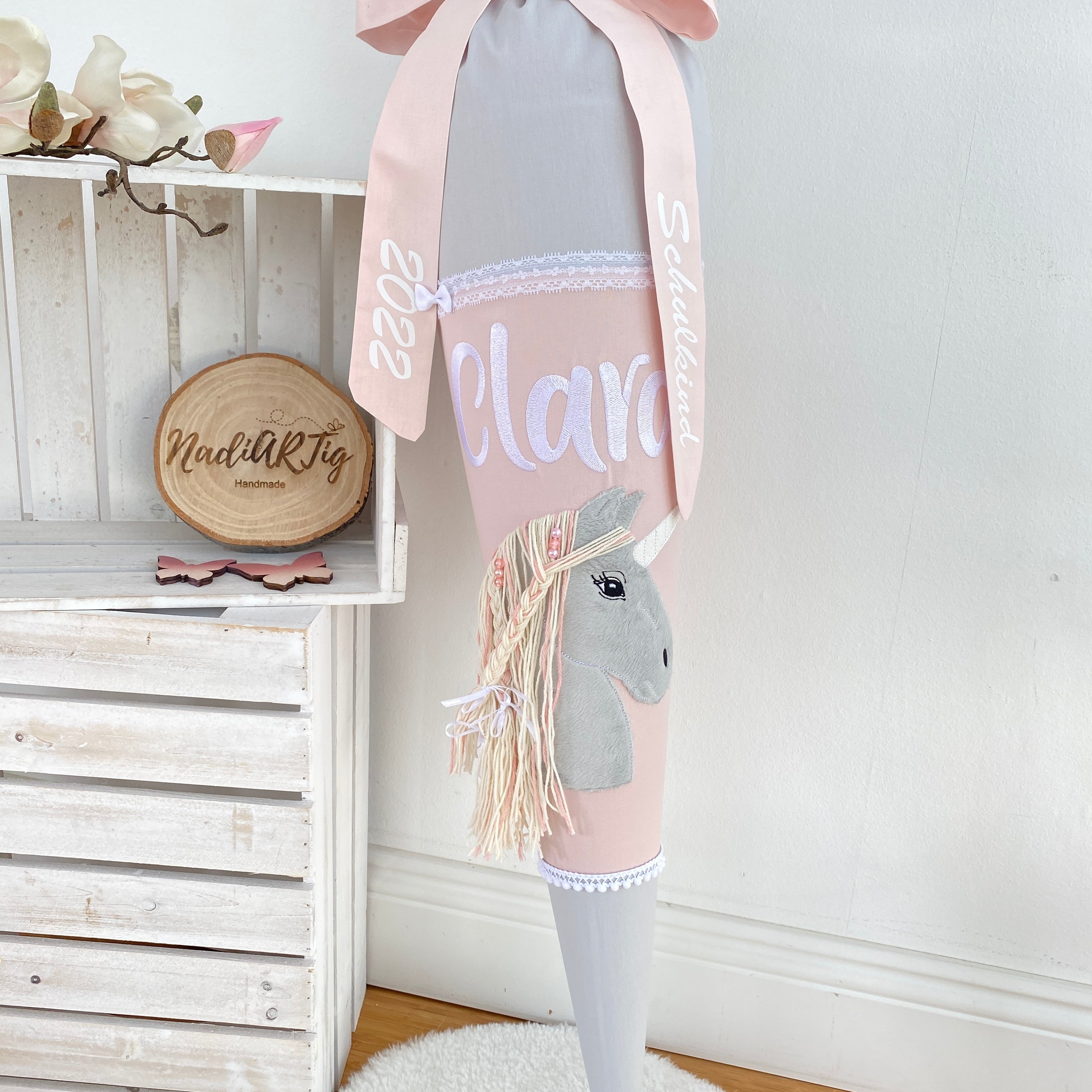 Schultüte Einhorn mit Wollmähne in hellgrau/puderrosé