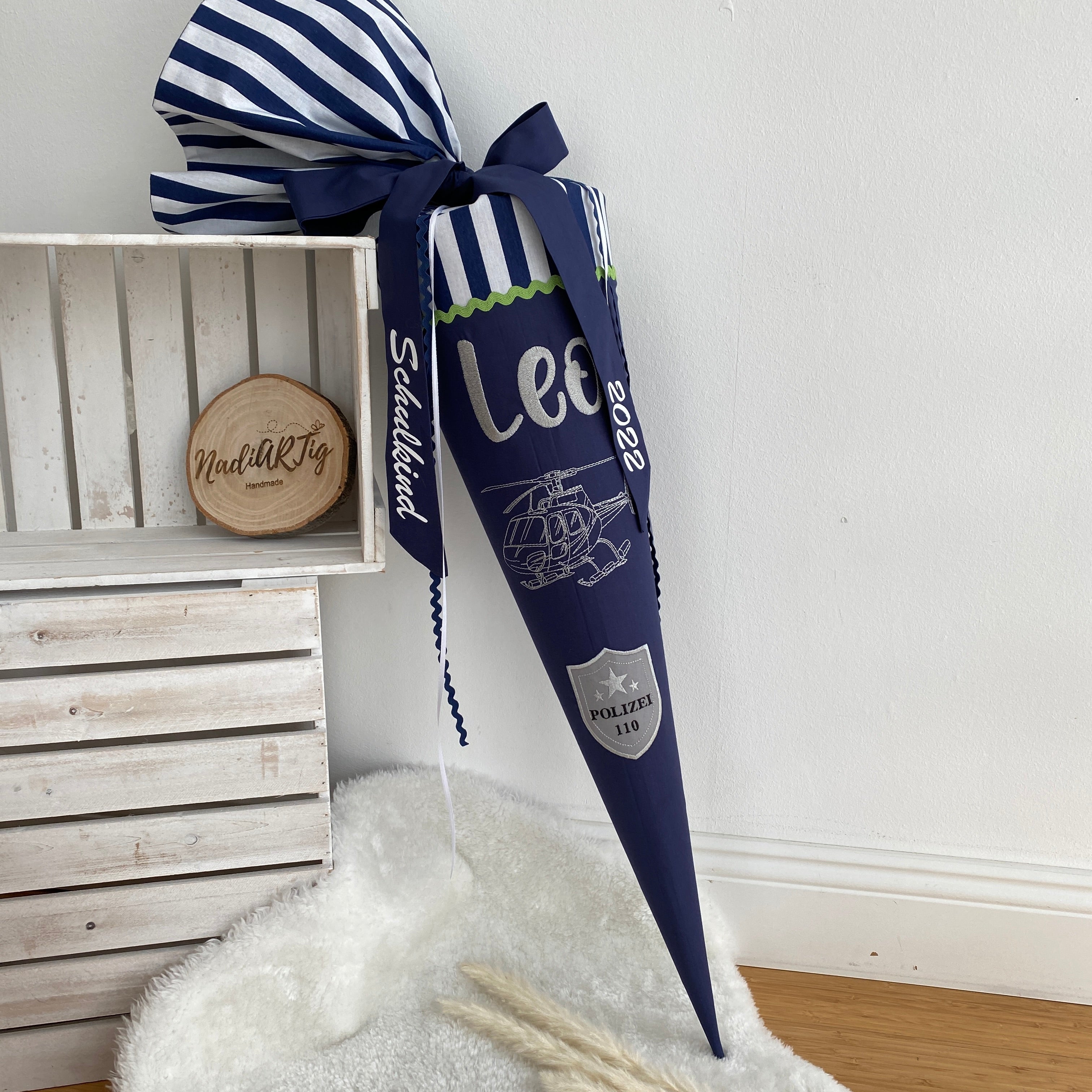 Schultüte mit Polizei Hubschrauber in dunkelblau/gestreift