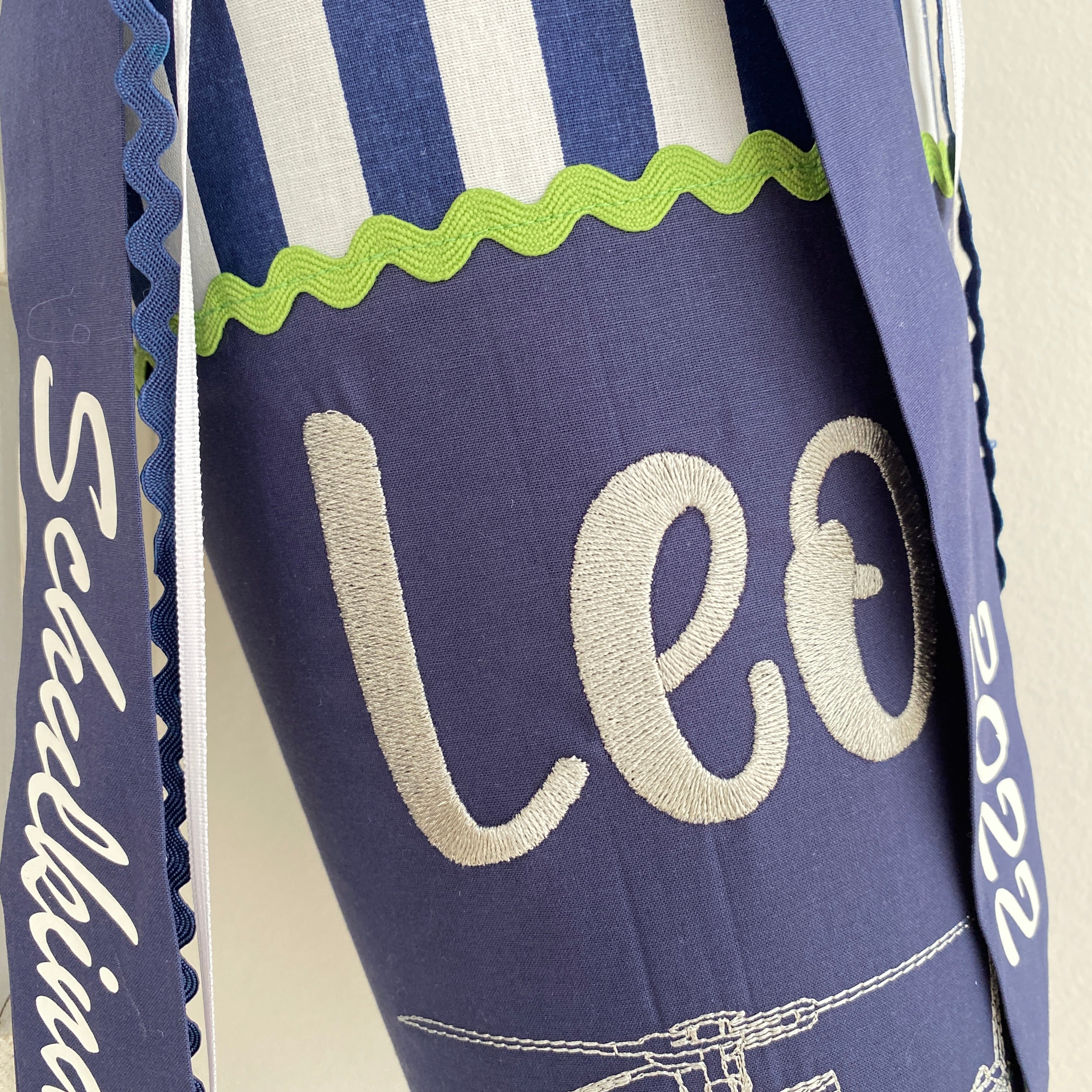 Schultüte mit Polizei Hubschrauber in dunkelblau/gestreift