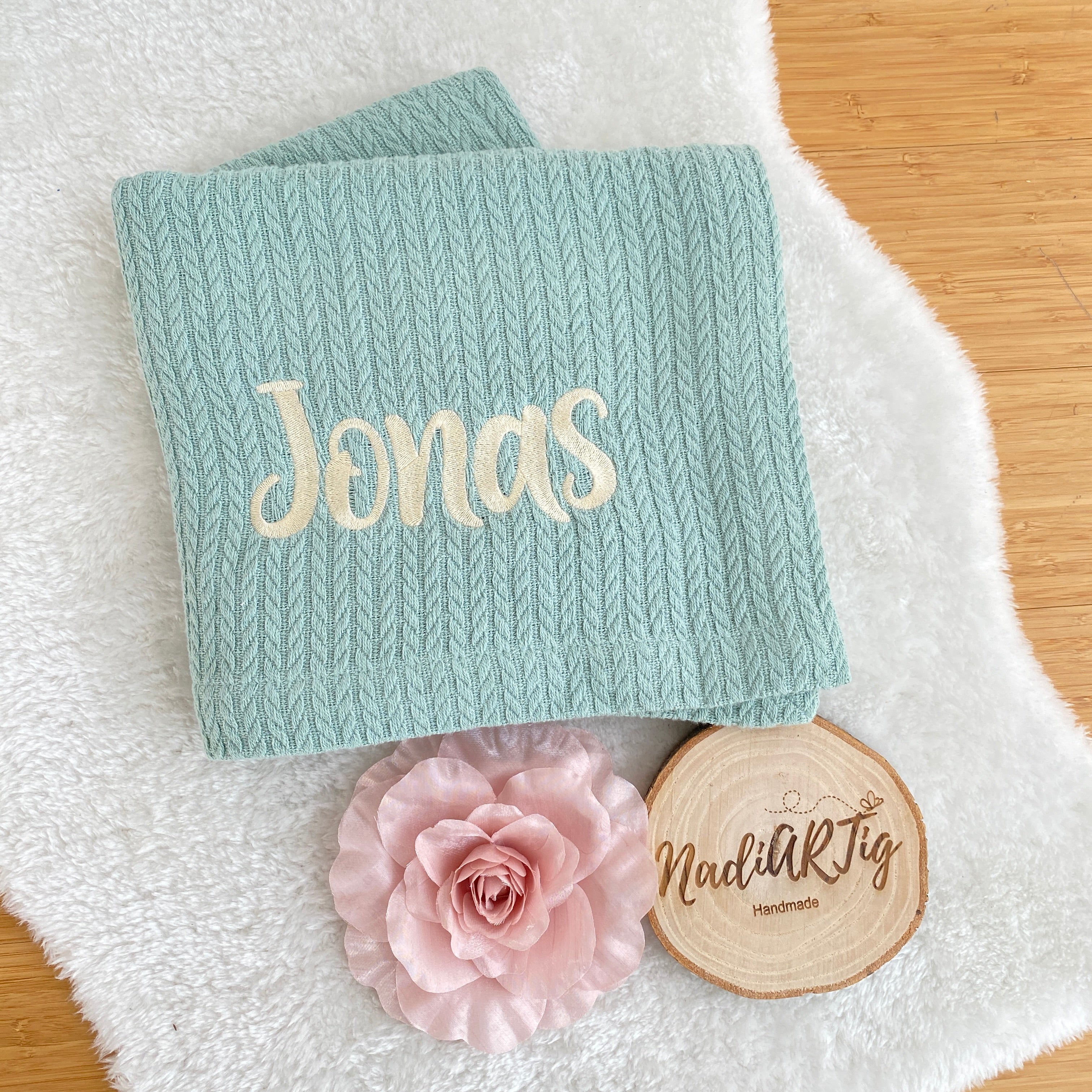 Baby Kuscheldecke mit Namen Zopfmuster