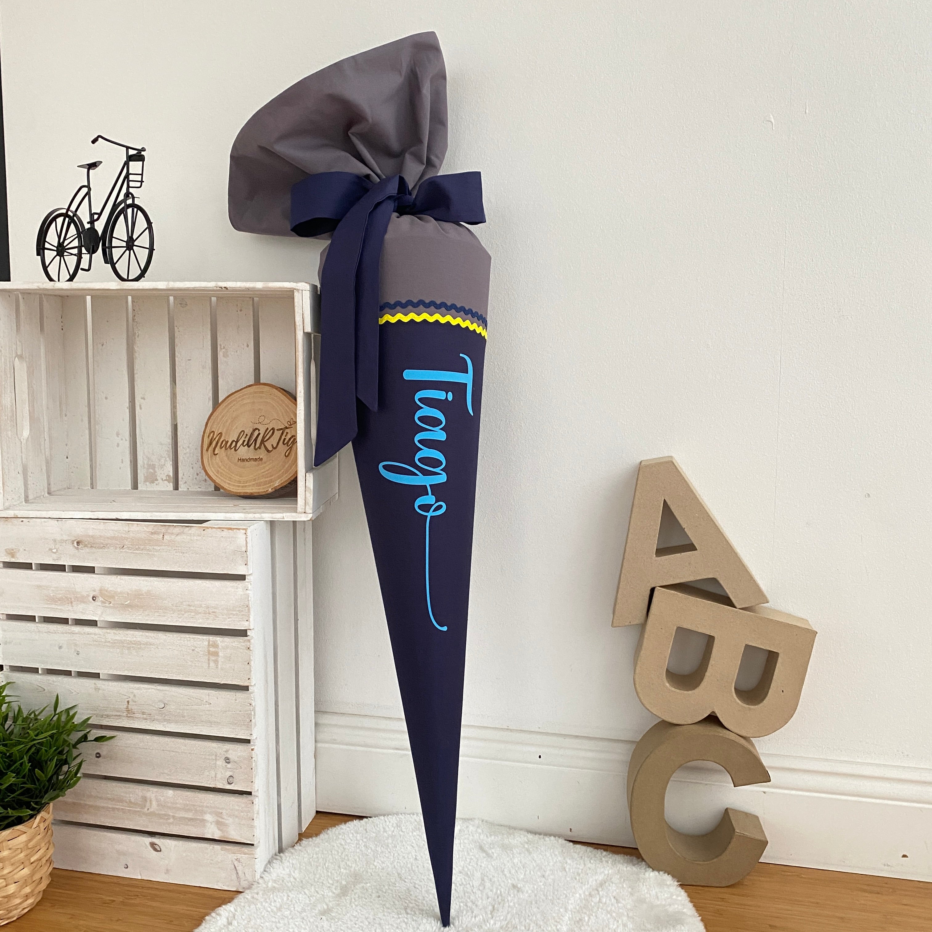 Schultüte mit Namen in anthrazit/dunkelblau/türkis