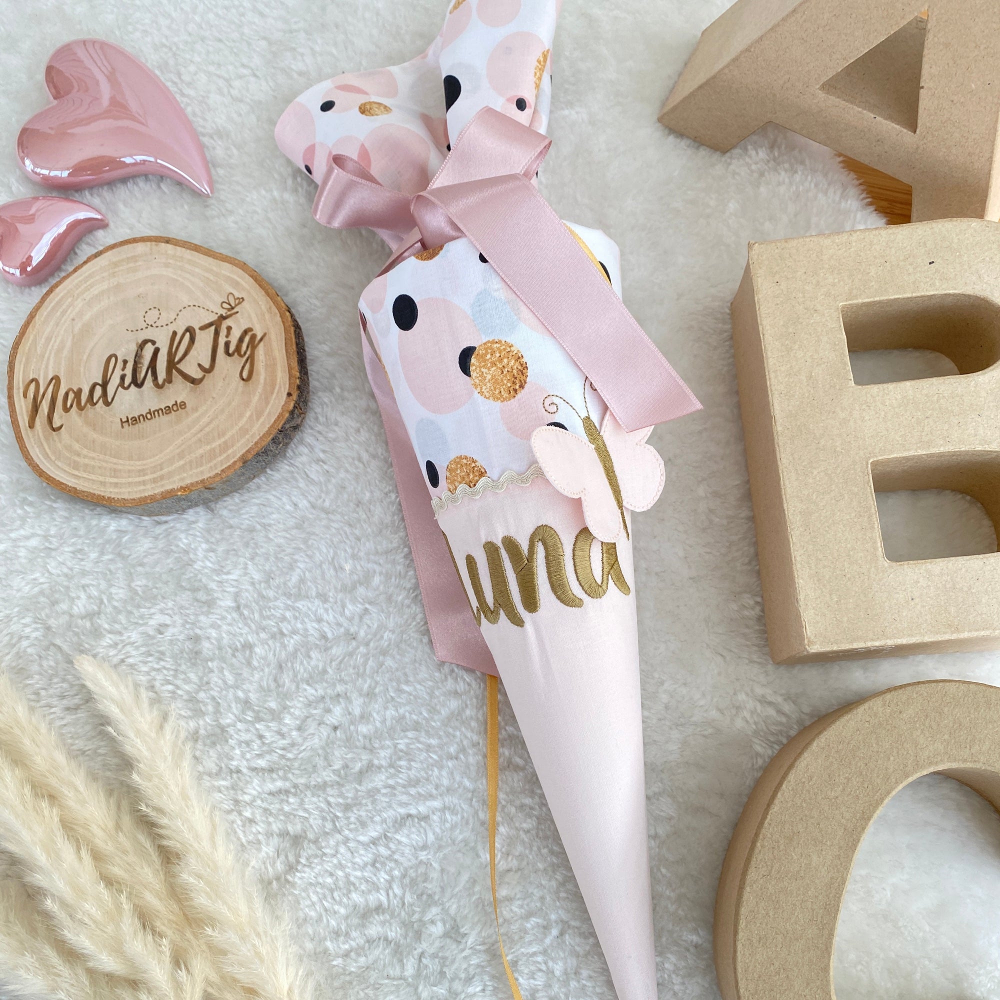 Schultüte mit Regenbogen & Schmetterling in gold/puderrosé