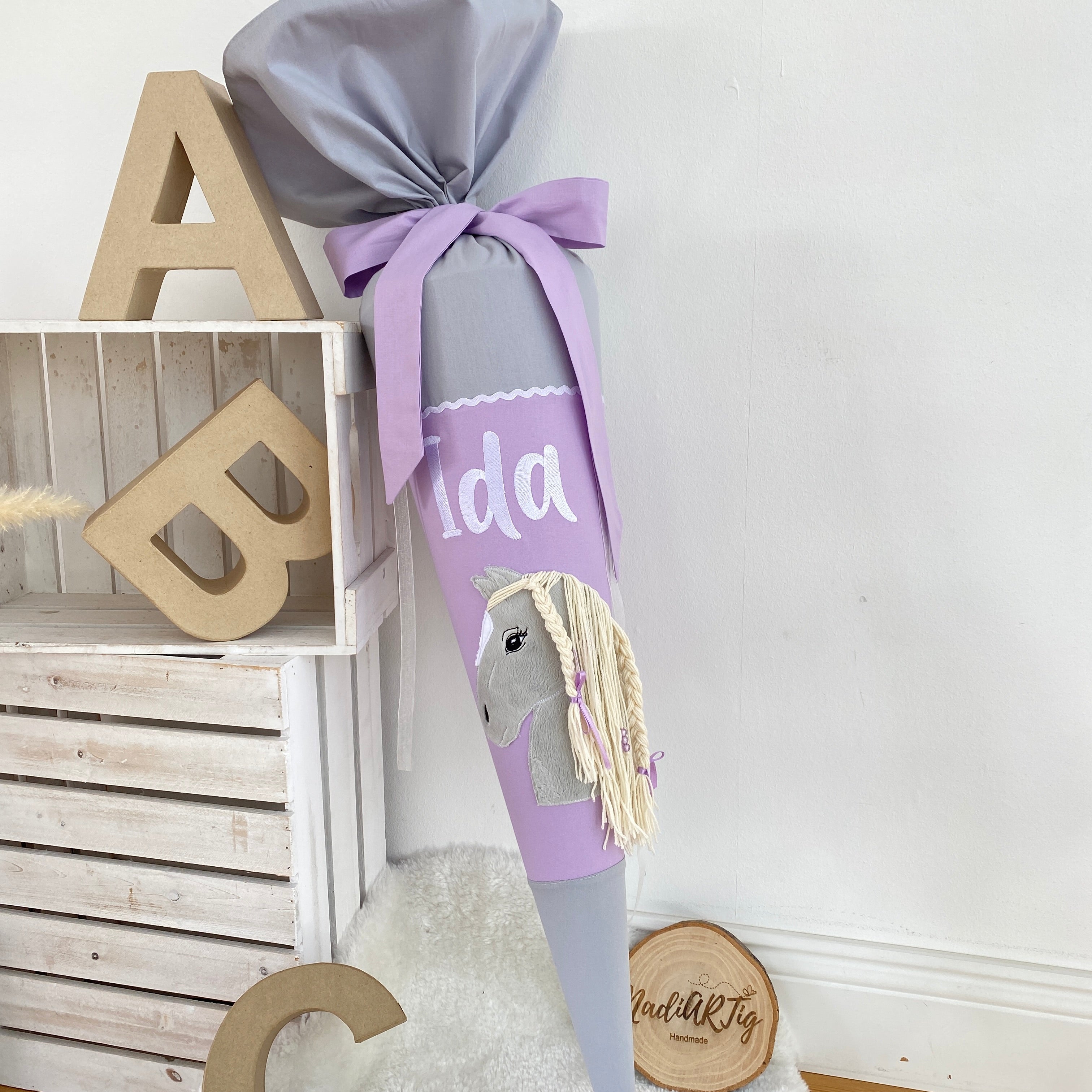 Schultüte Pferd in hellgrau/flieder