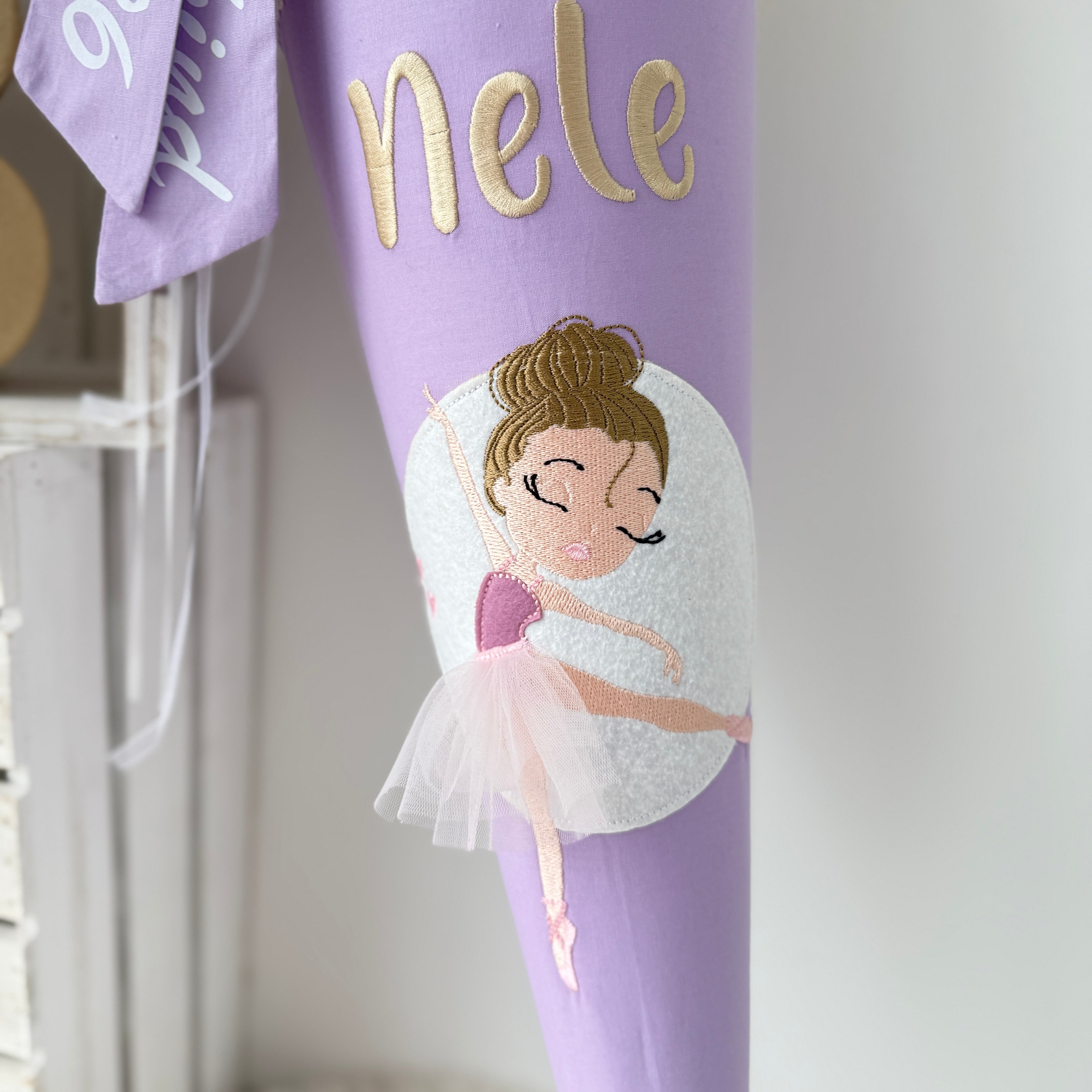Schultüte mit romantischer Tänzerin in beige/flieder