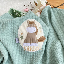 Lade das Bild in den Galerie-Viewer, Baby Kuscheldecke - Pony
