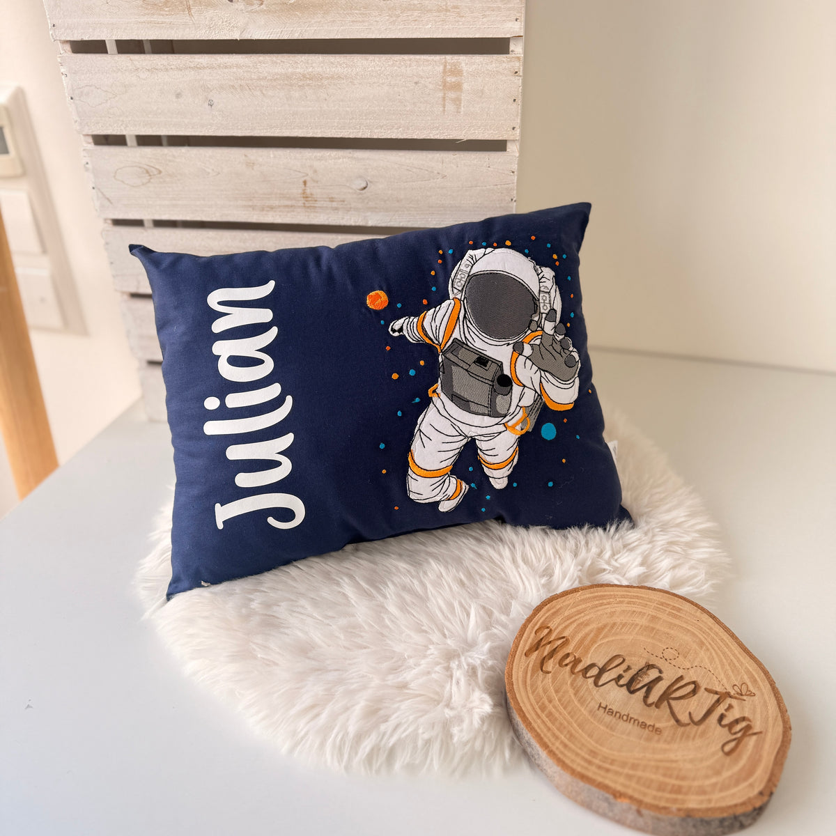 Namenskissen Astronaut mit Wunschnamen - dunkelblau
