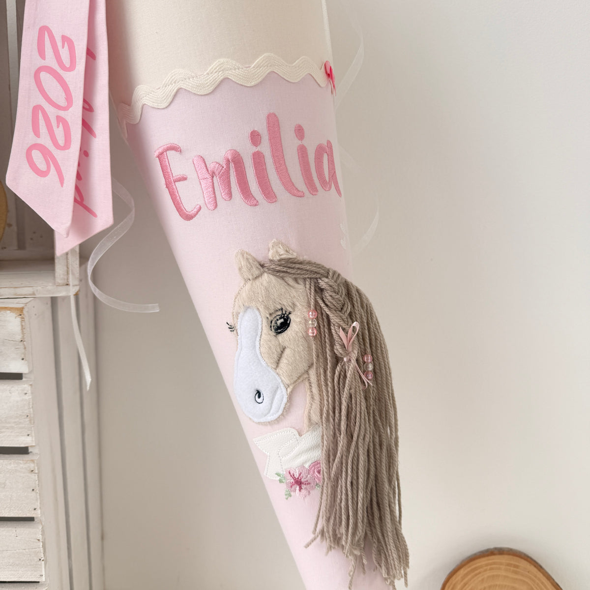 Schultüte Pferd mit Banner in cremebeige/rosé