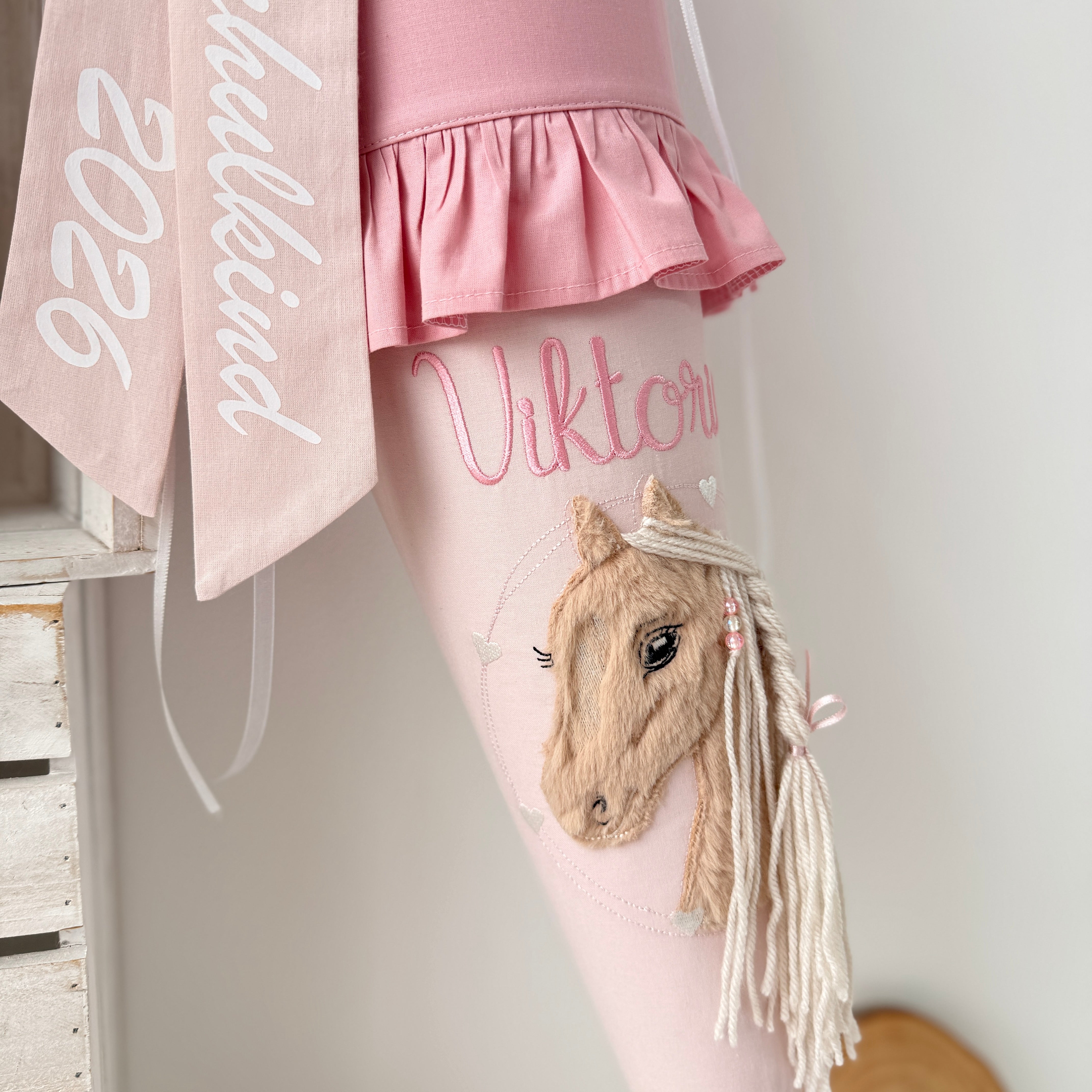 Schultüte Pony mit Rüschen in Puderrosa