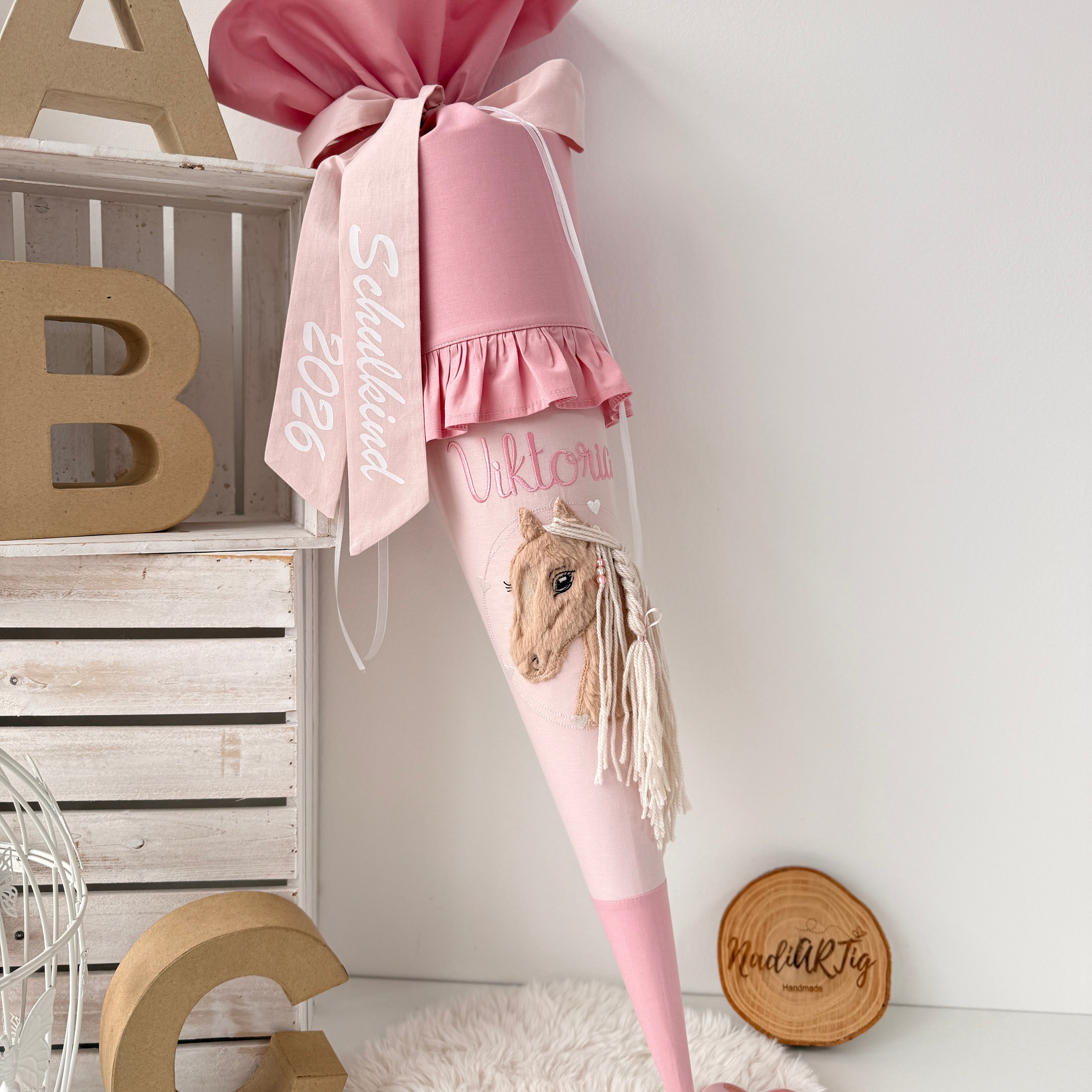 Schultüte Pony mit Rüschen in Puderrosa